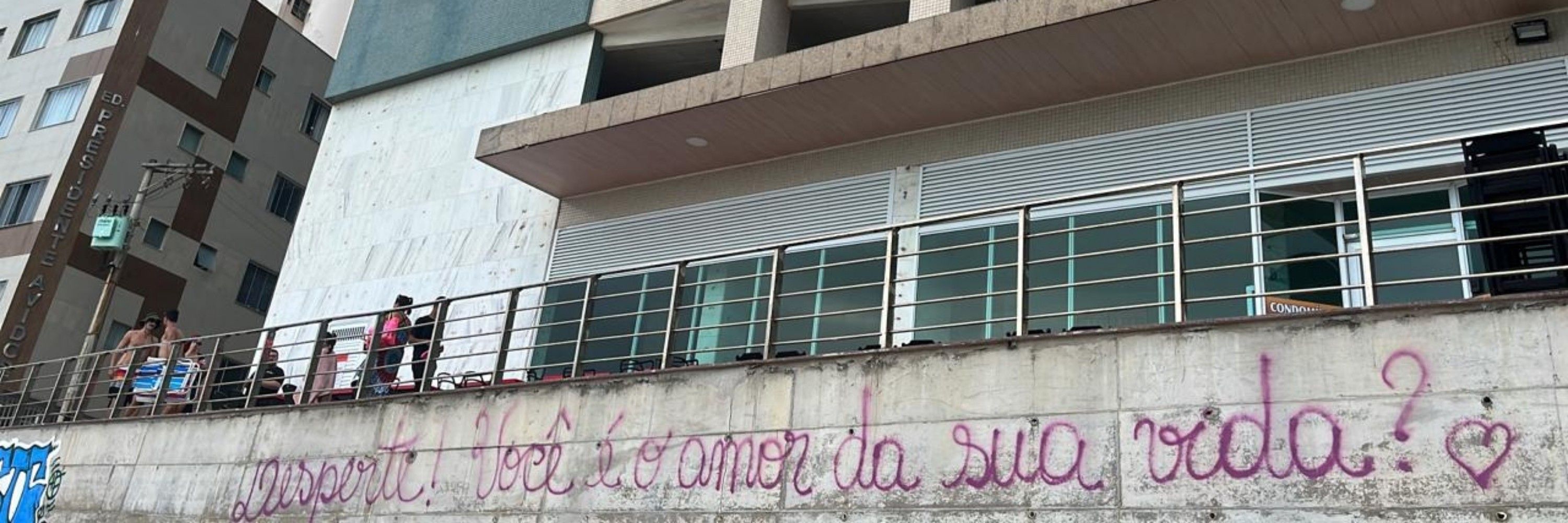 manoela, com O