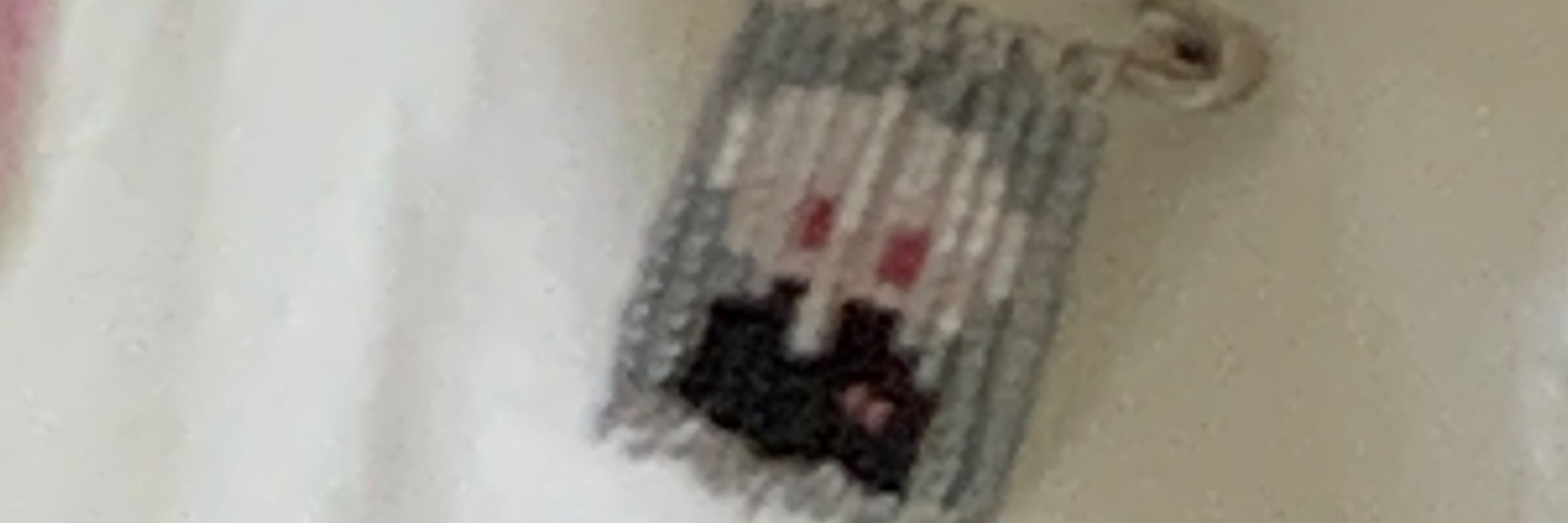 マ