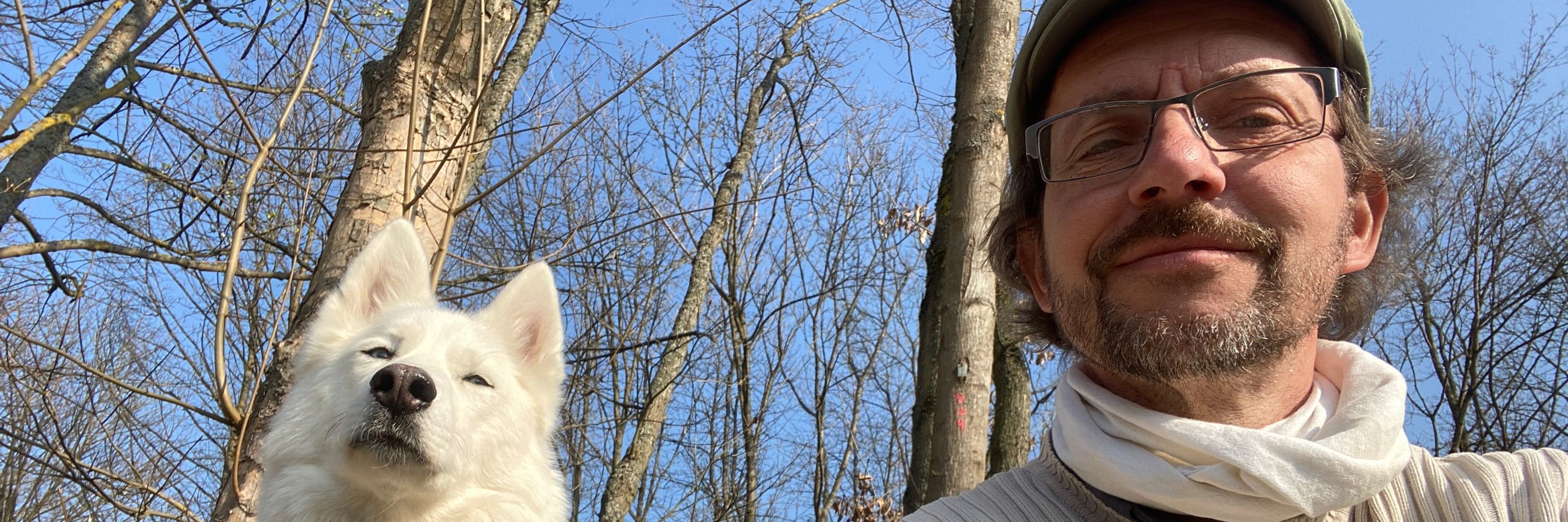 Mann mit Husky 
