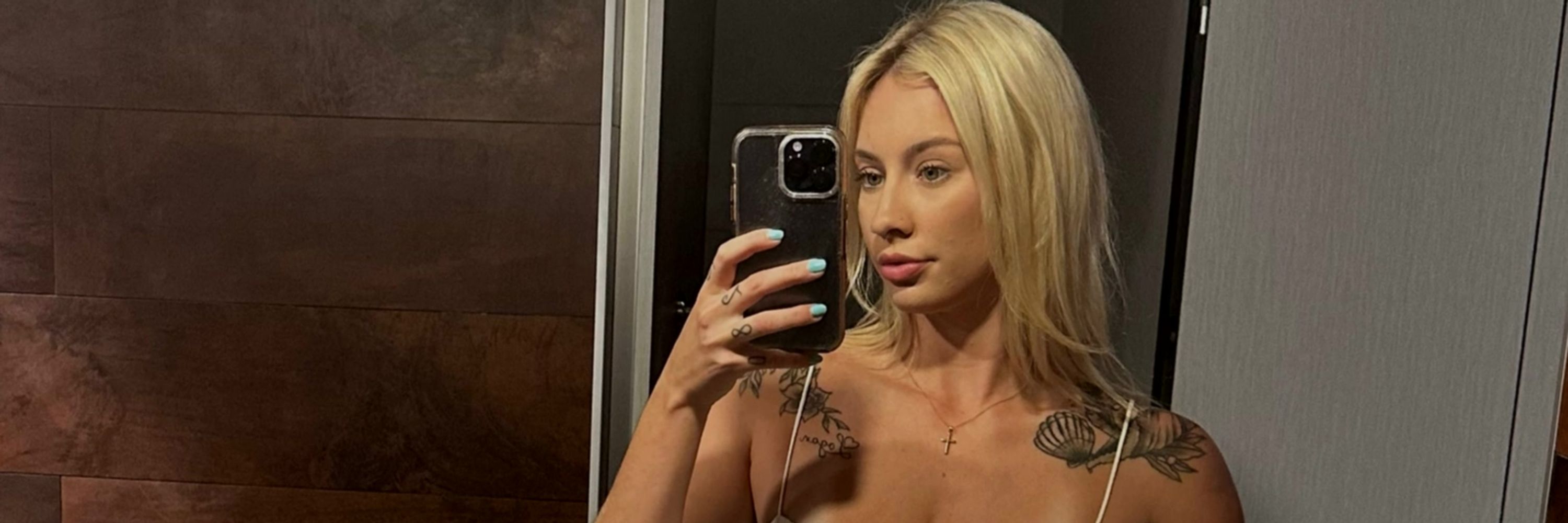 Blonde Aussie babe
