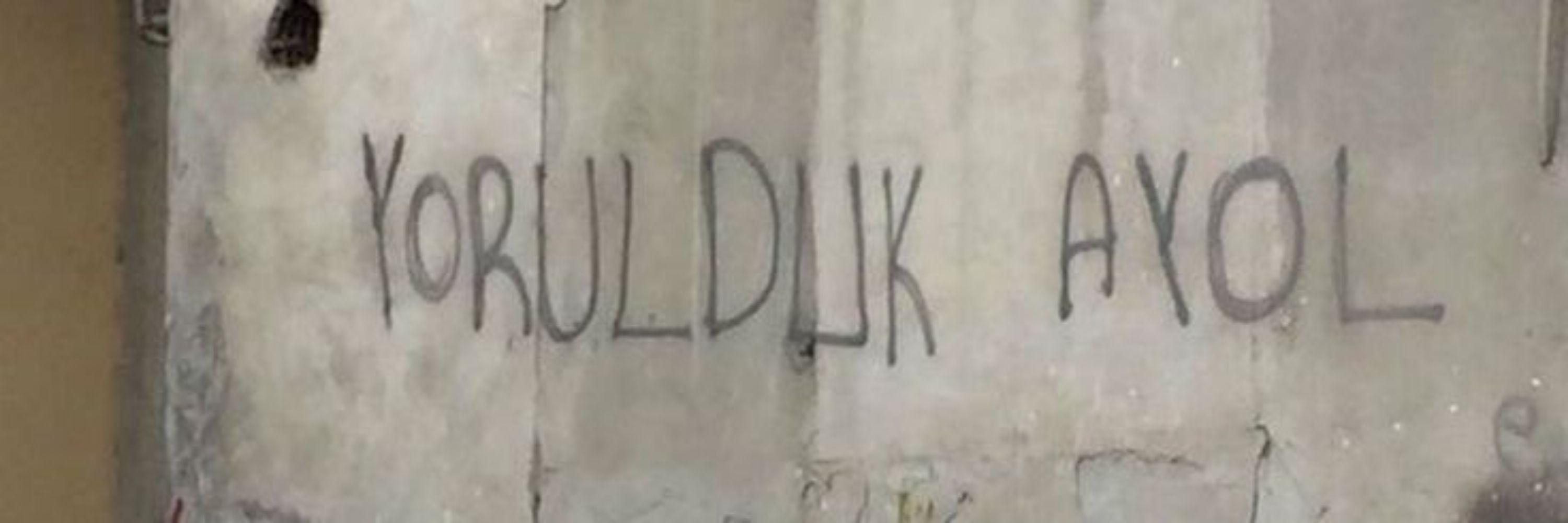 Mor Çoraplı Kız