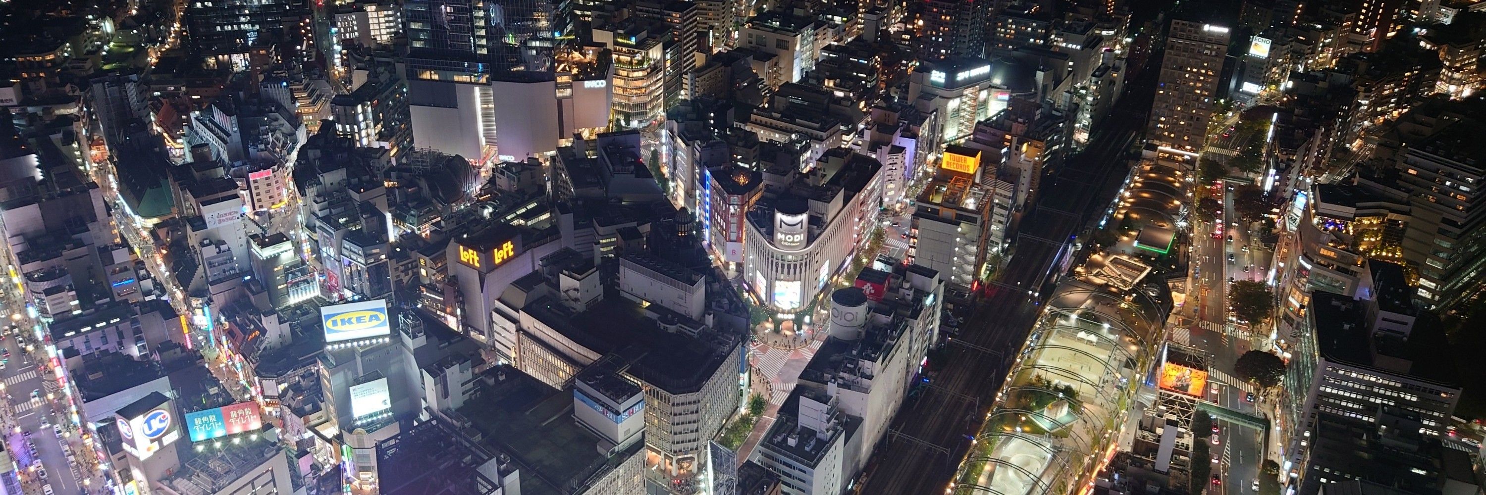 狼谷トウリ
