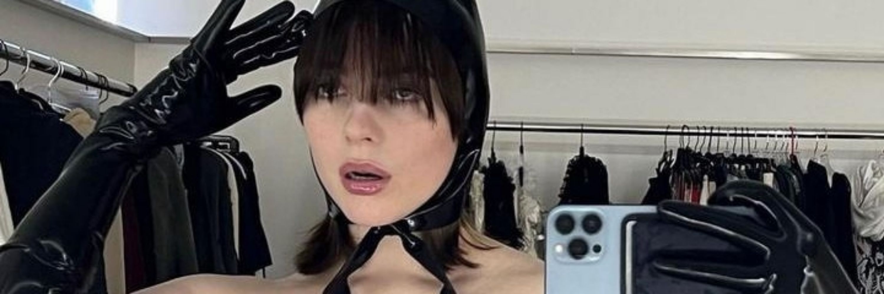 ♱