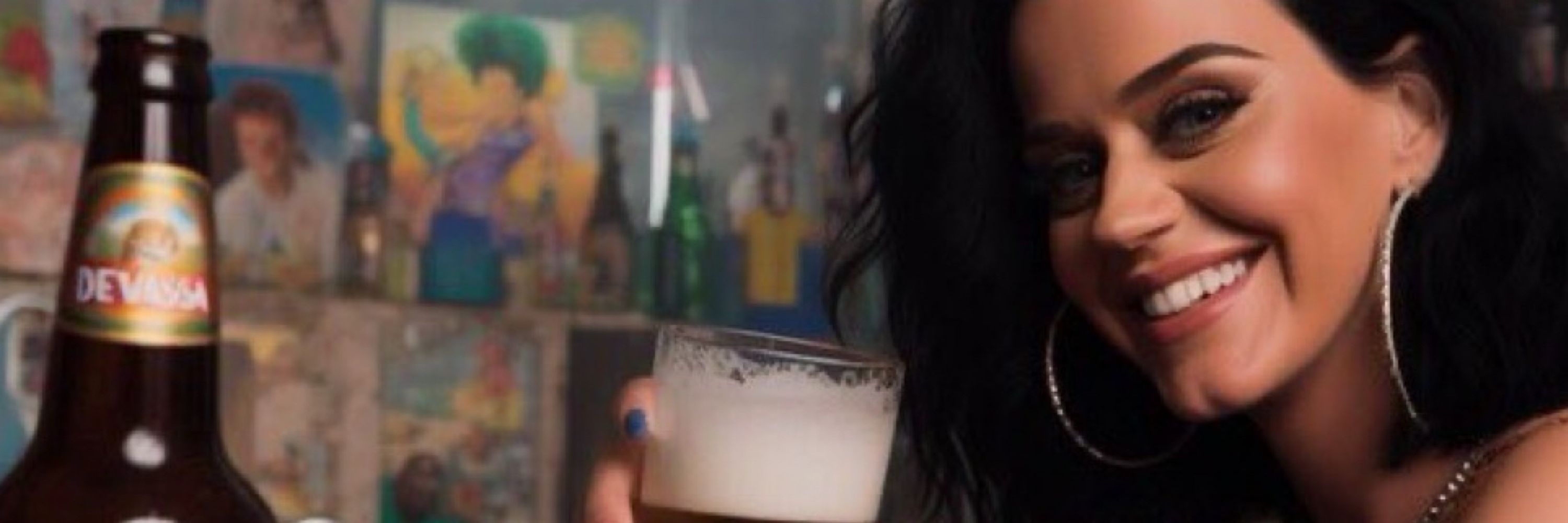 katy perry tomando skol 