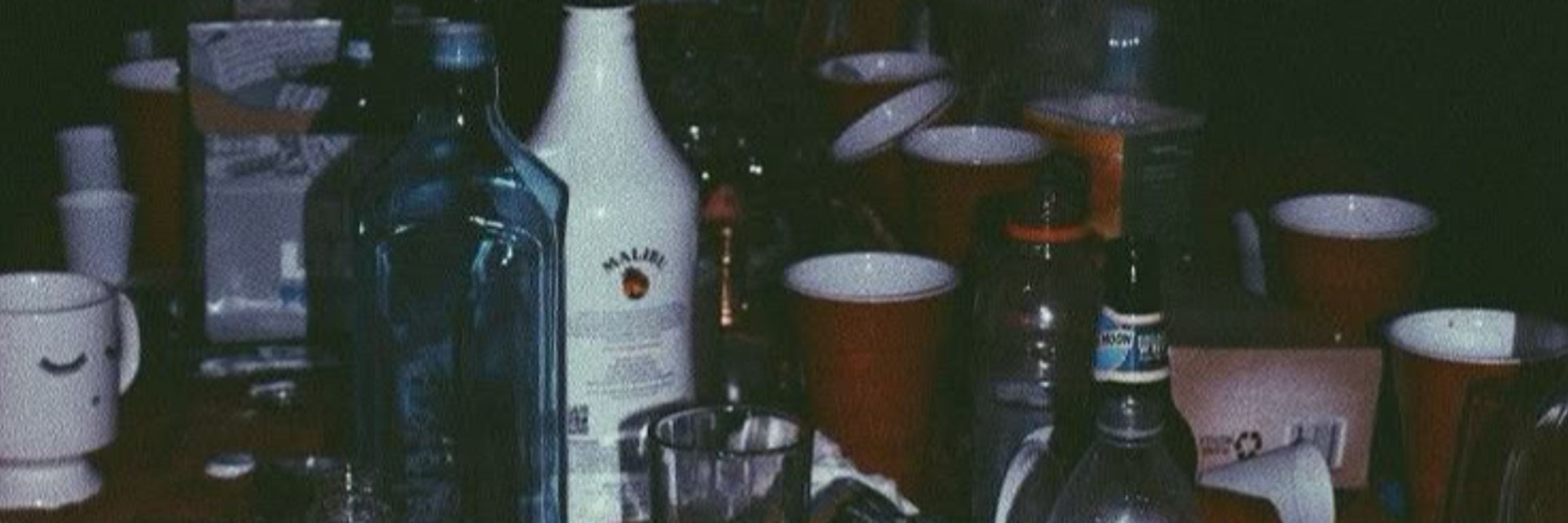 ━━ 𝘾𝙝𝙚𝙬𝙞𝙣' 𝙞𝙘𝙚 𝙖𝙣𝙙 𝙜𝙧𝙞𝙣𝙣𝙞𝙣'...