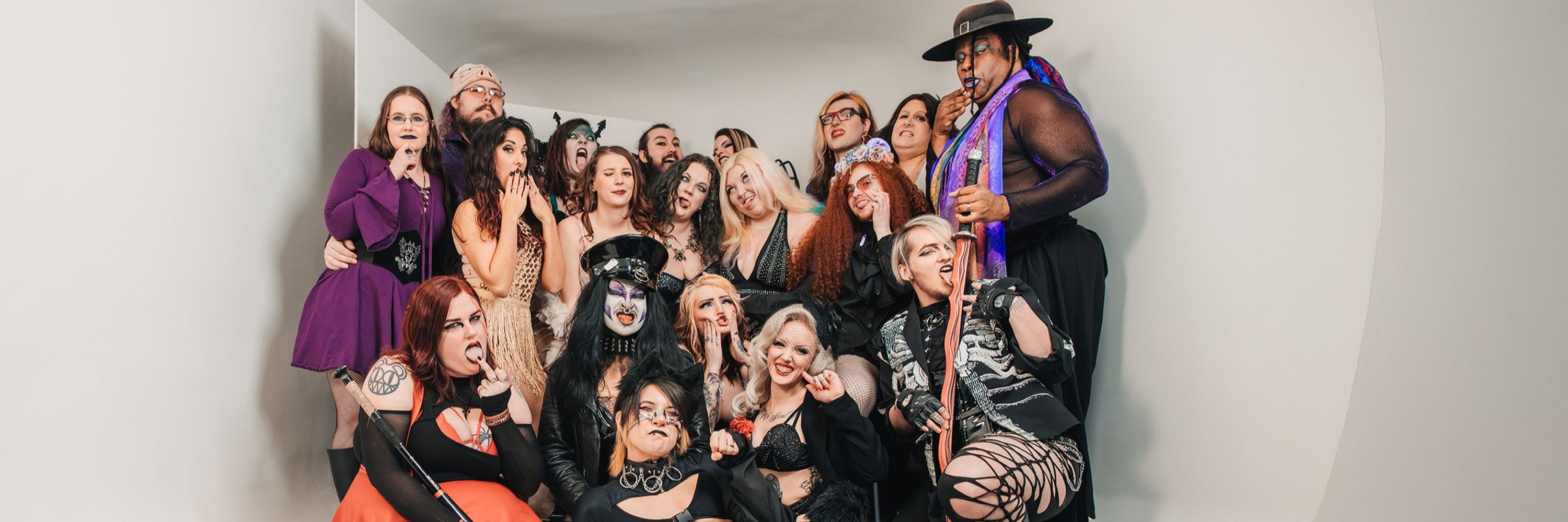 ✨Shinjuku Strays Cabaret✨