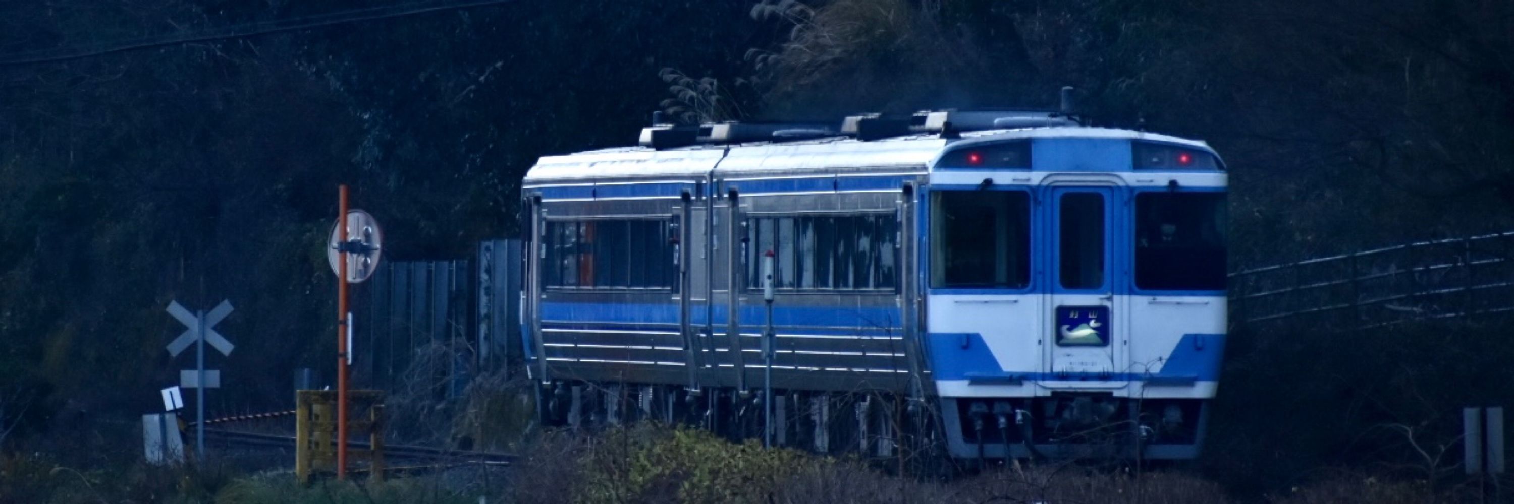 急行つるぎ山
