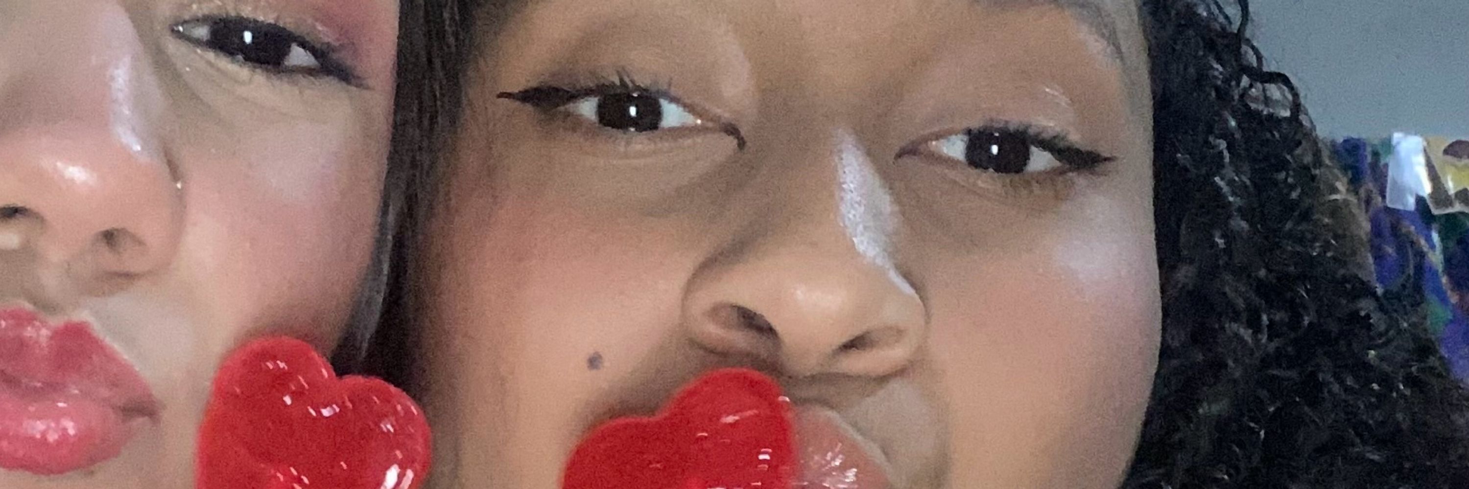 💋