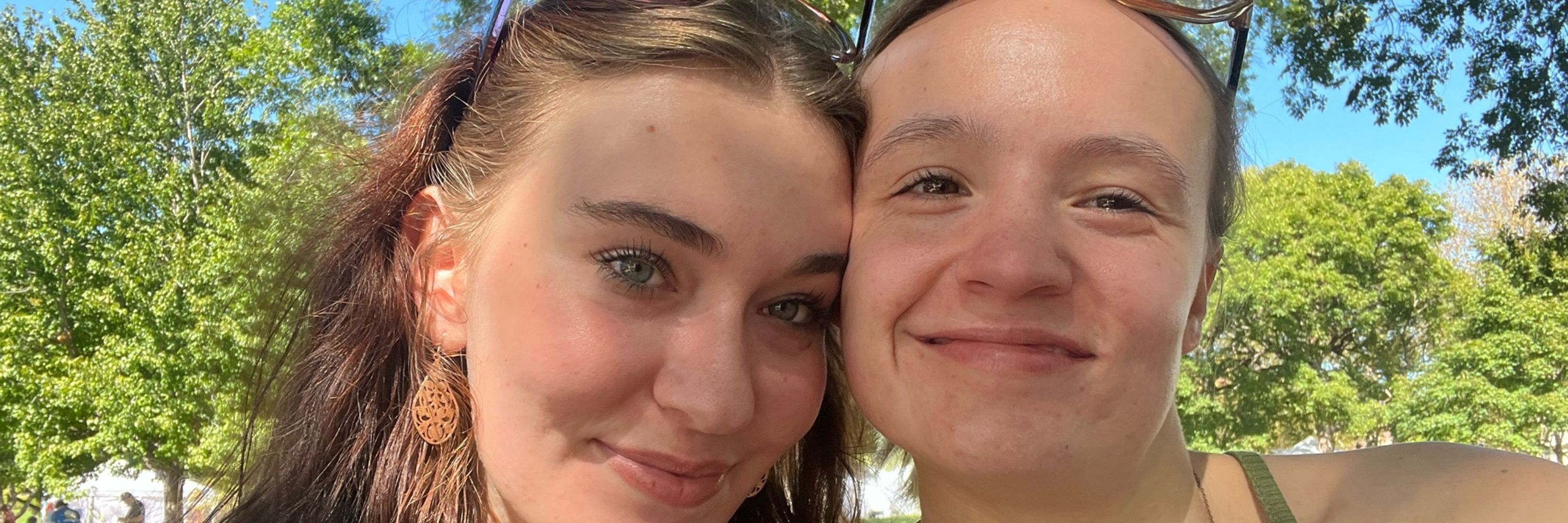 india 💕⚡️👩‍❤️‍💋‍👩🩷🫧🌈🧡🤍🩷