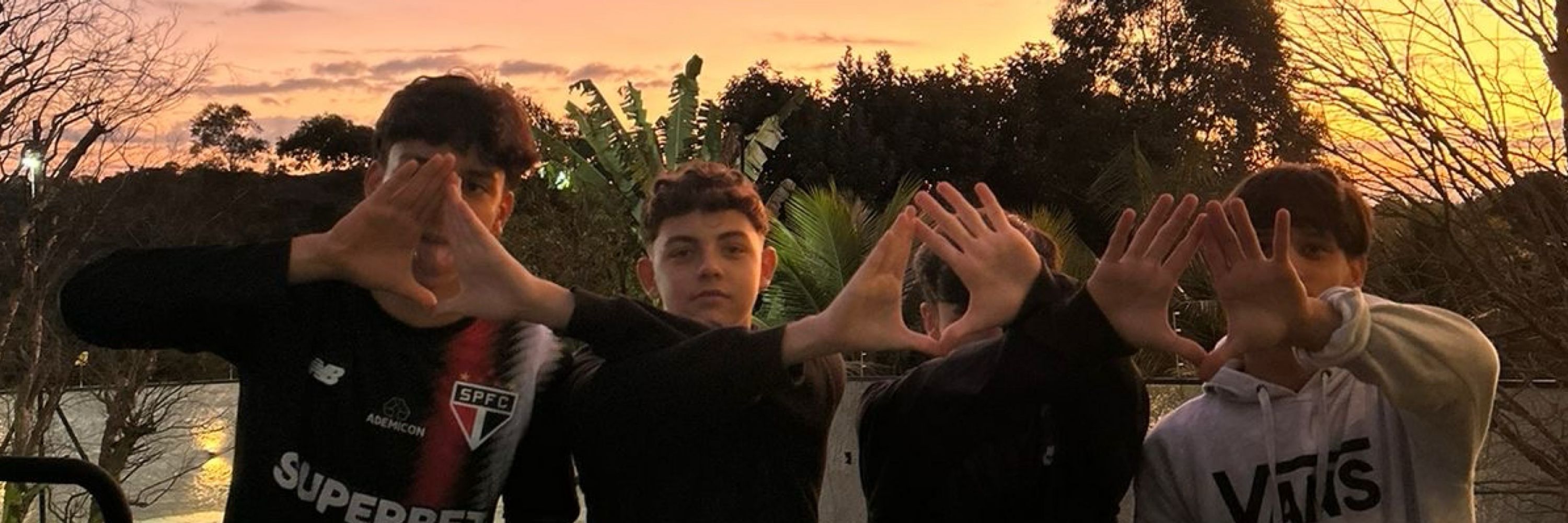 👉🤪👈