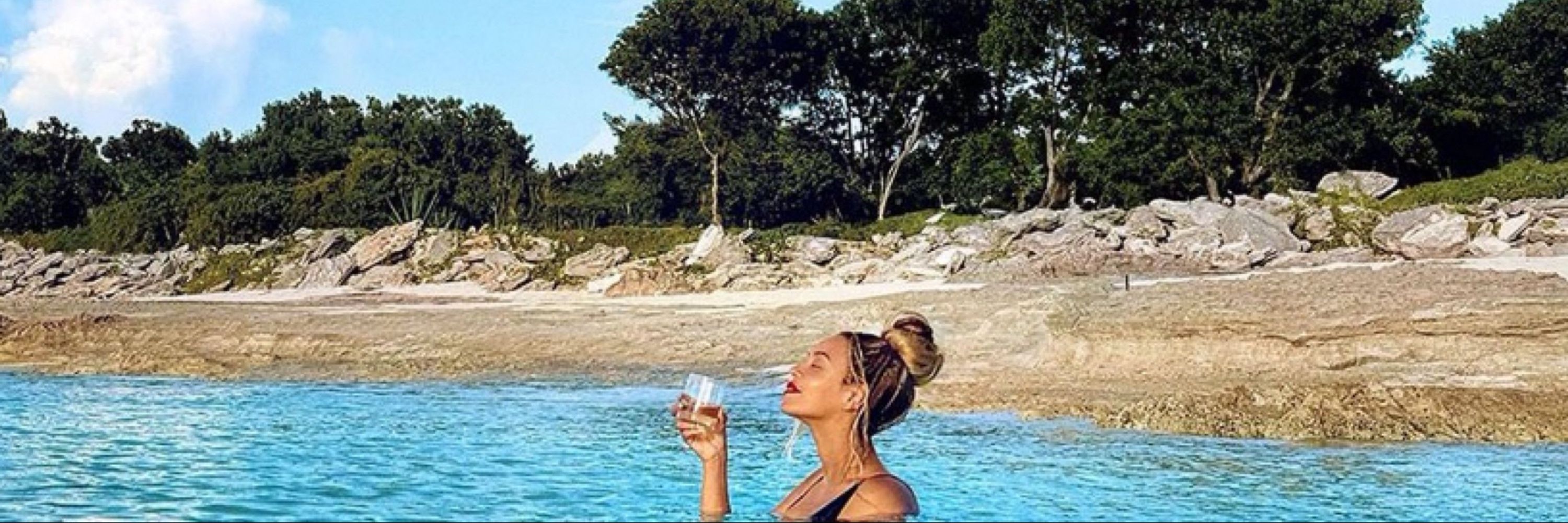 ✨MRS. Holidayoncé✨