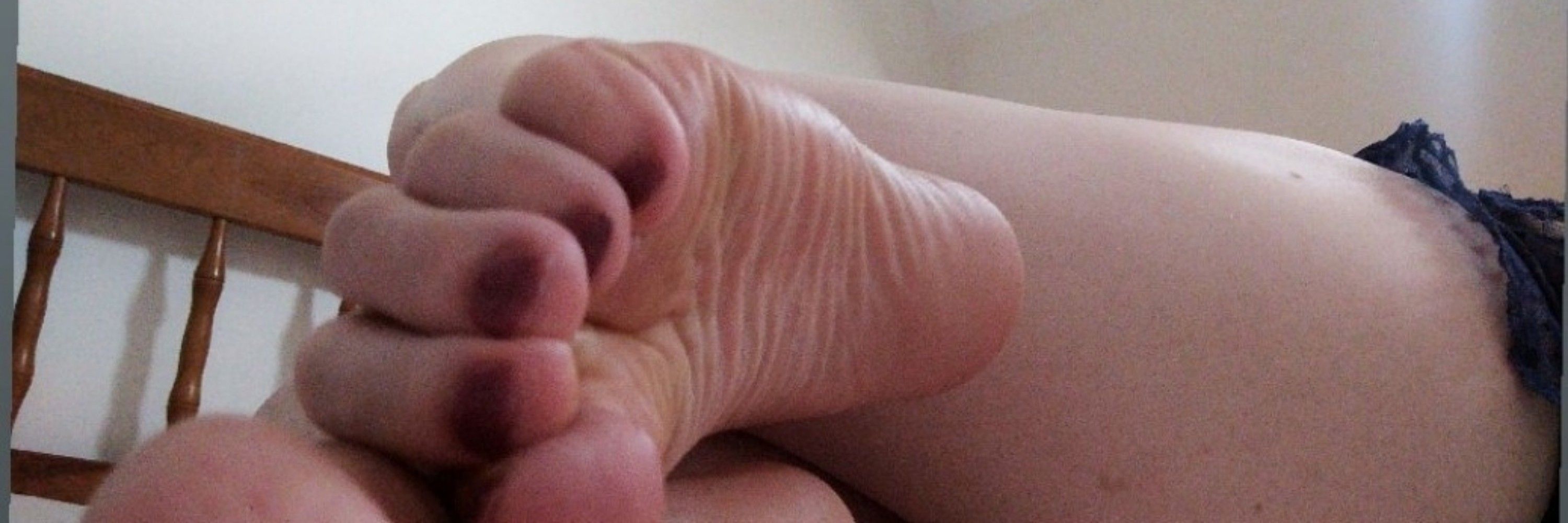 lucy foot gurl