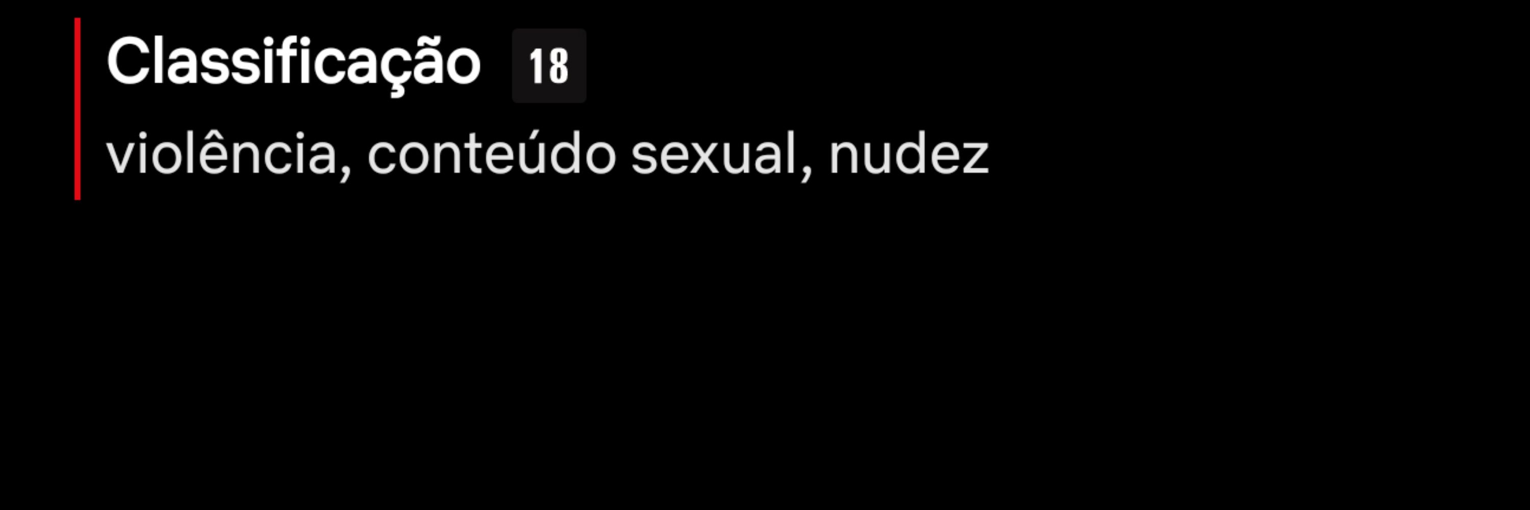 Um jovem parado
