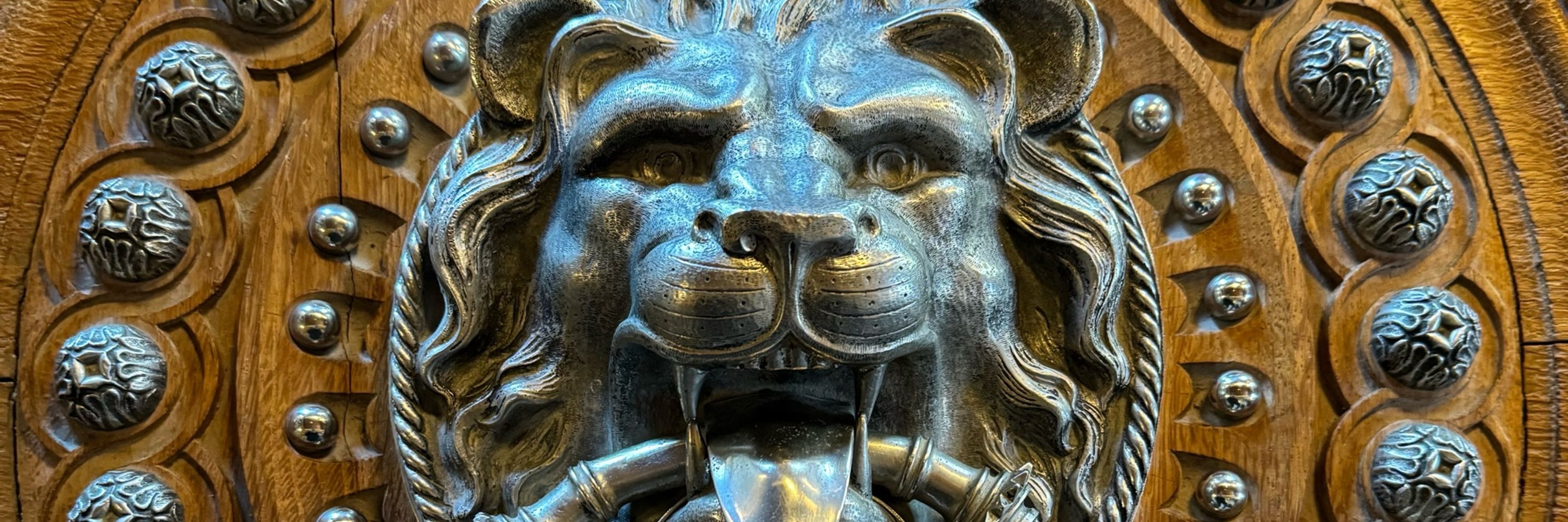 獅大
