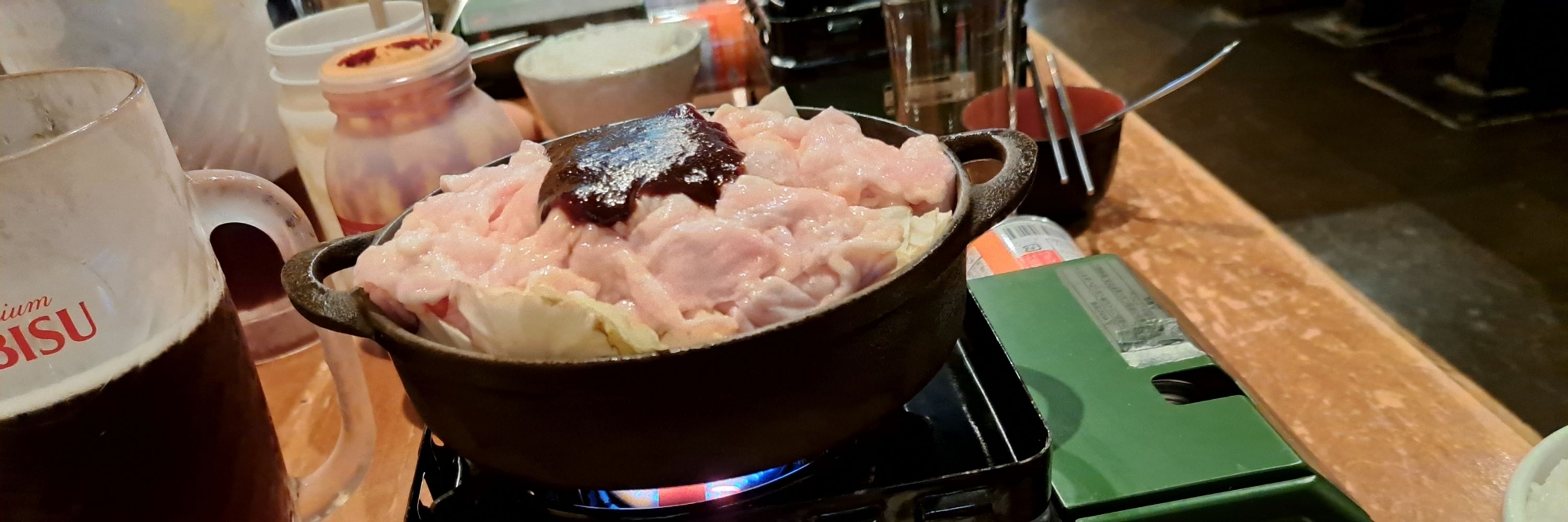 貢