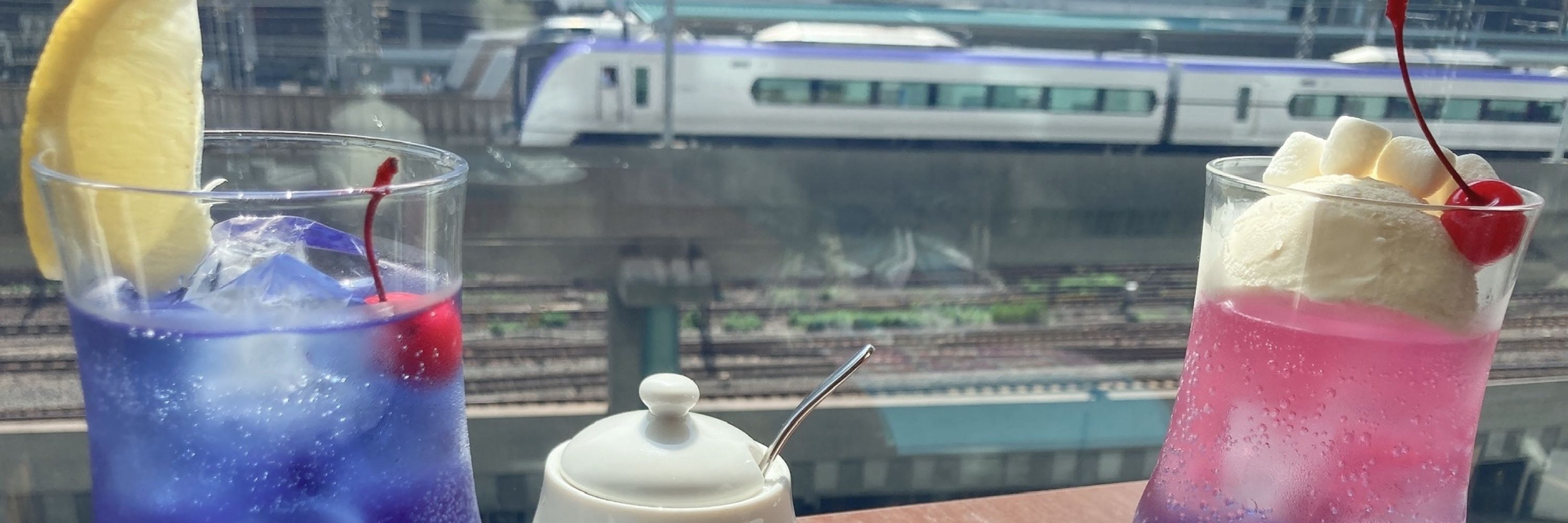 みつく