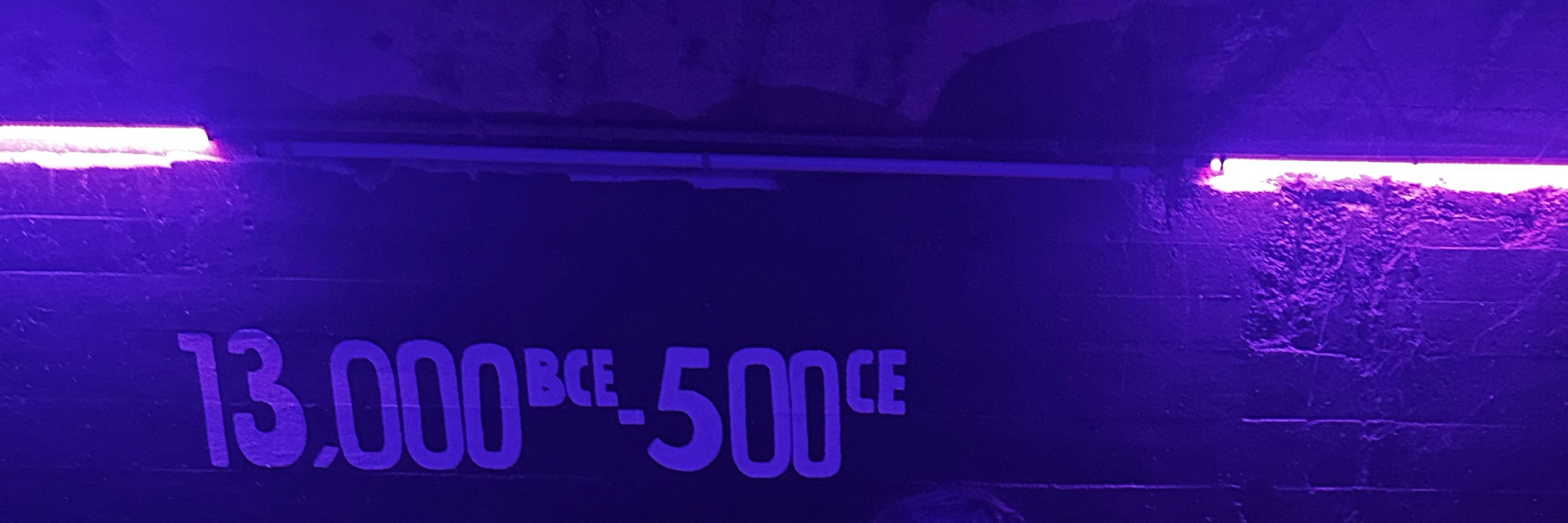 ༒