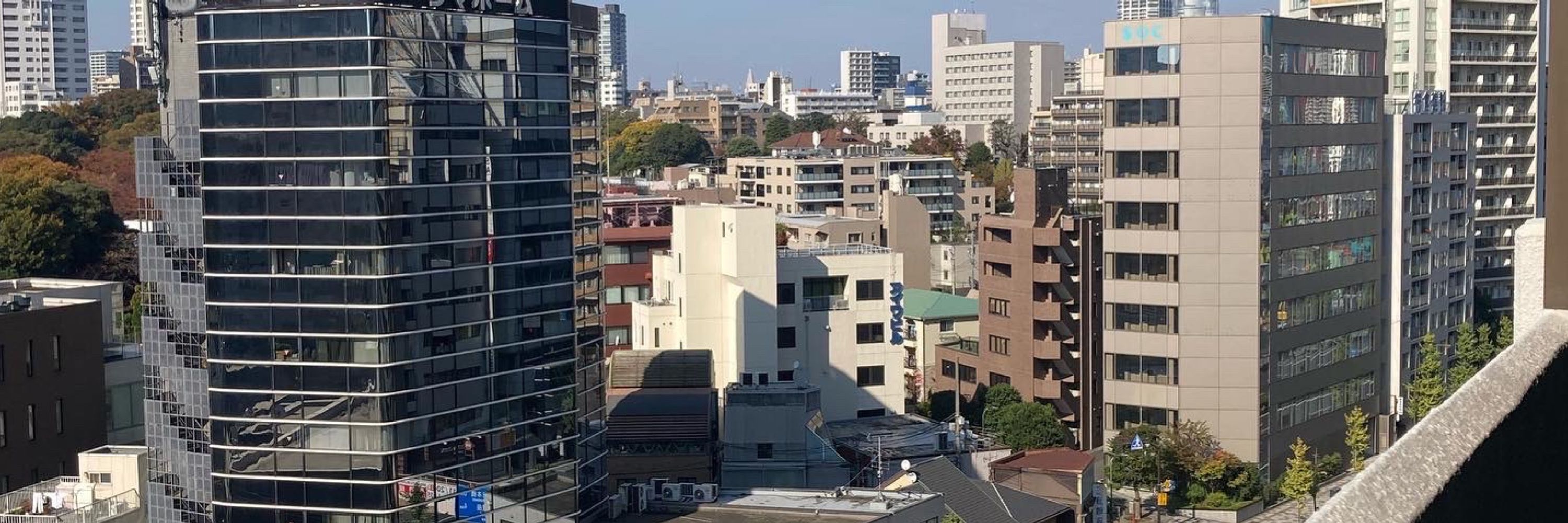 よん