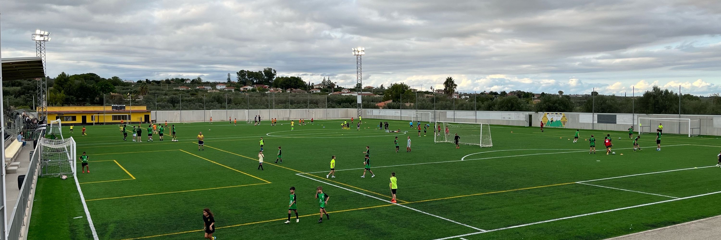 Entrenador fútbol base