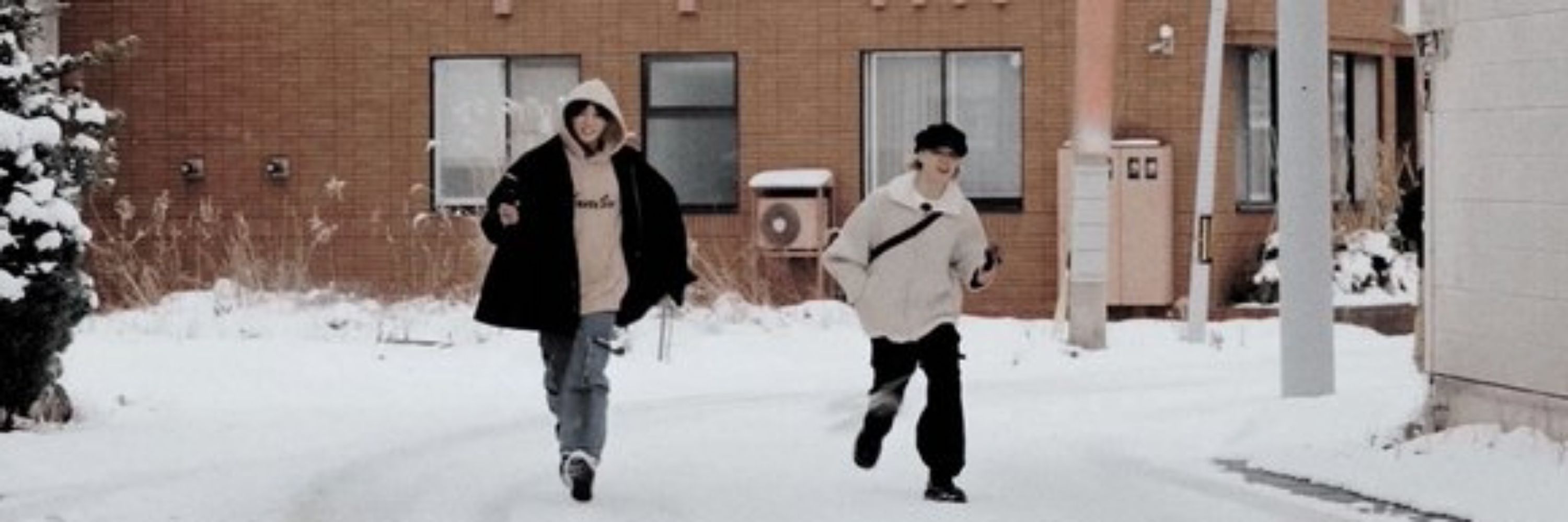 <3