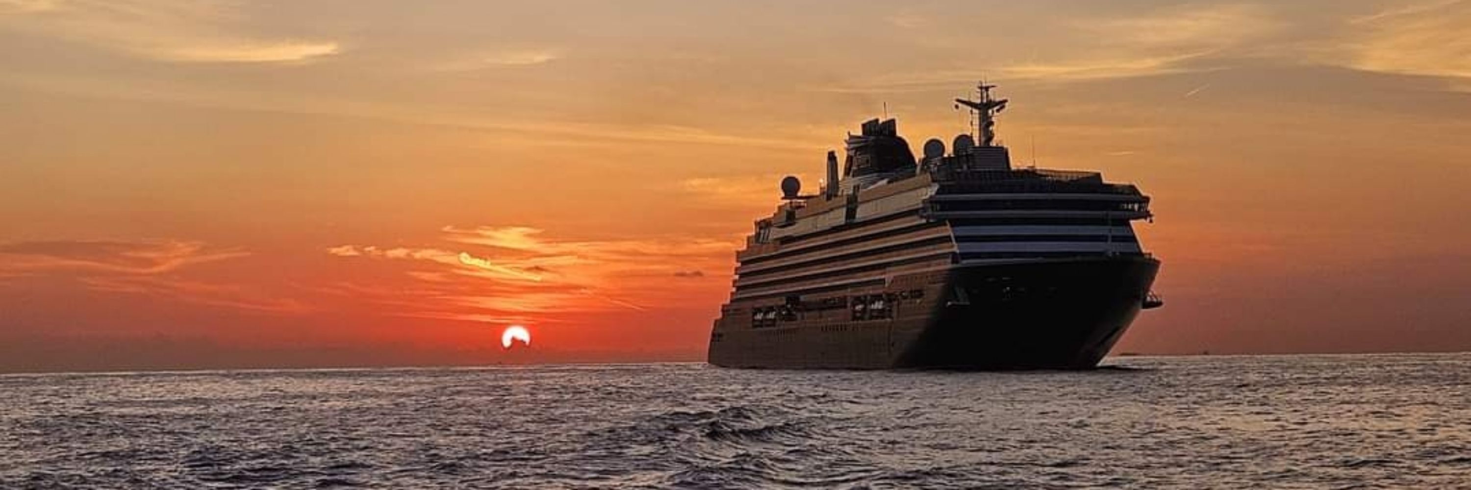 Phil Bee 🏁 ✈️🚢⚓️🥂😎