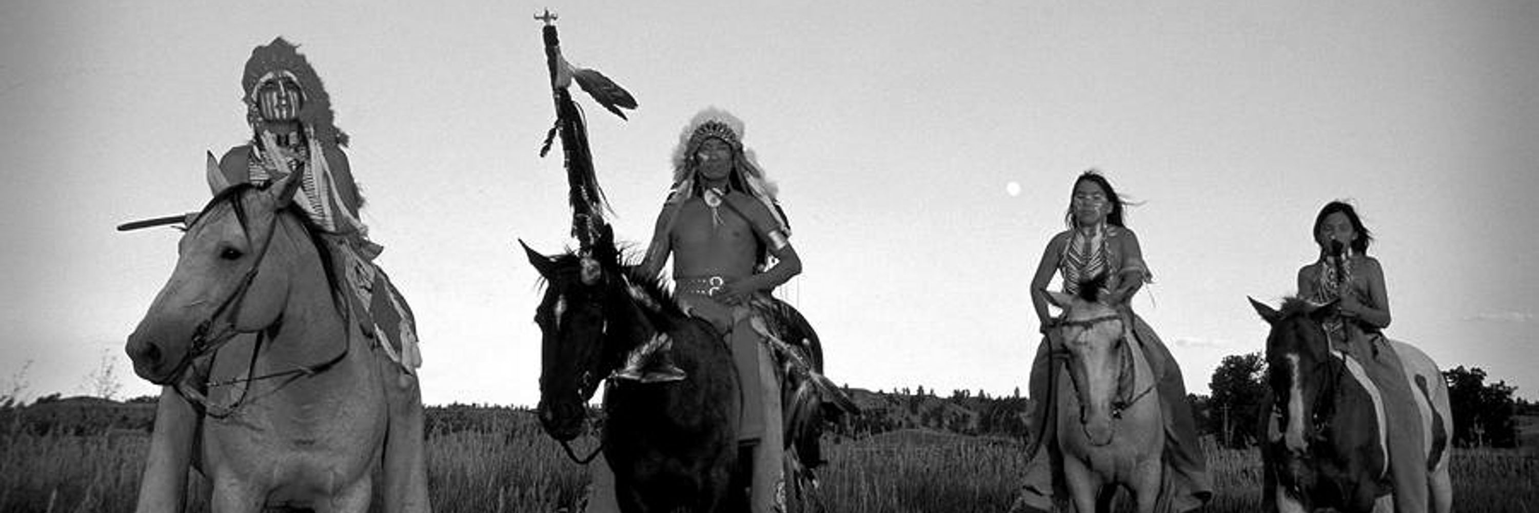 Native Red Cloud🪶Maȟpíya Lúta~Hińhan Wakangli⚡️🦉