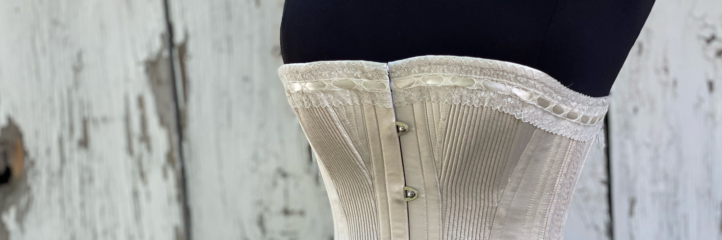 Redthreaded Corsets Official