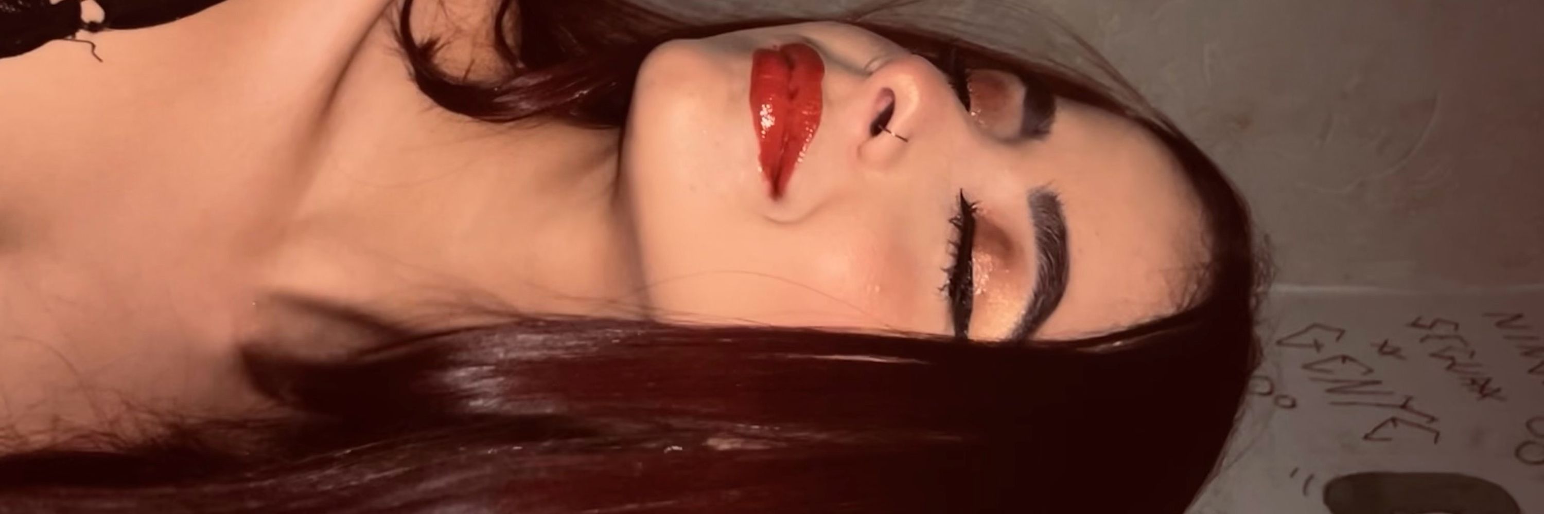 G😈