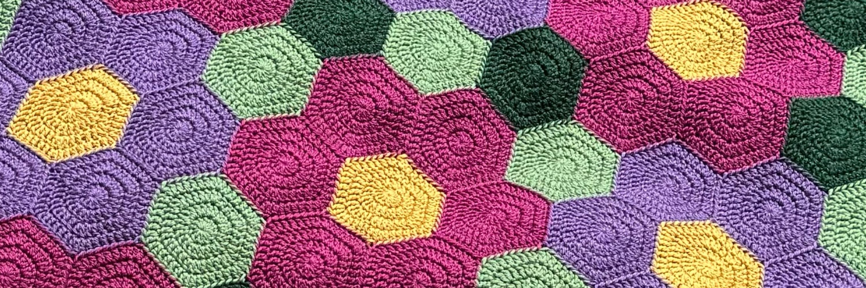 Holly 🌈 🧶