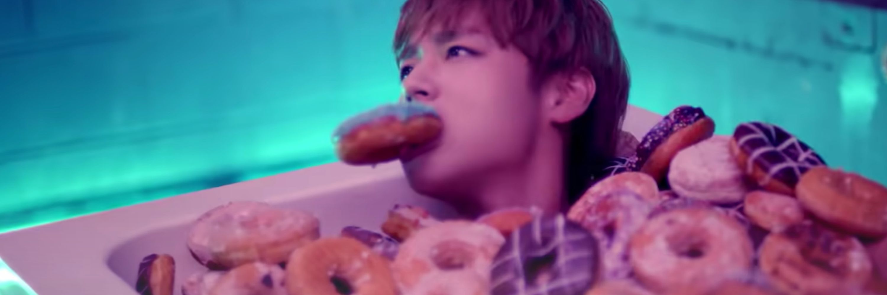 Bathtub Of Donuts 💎💙😻