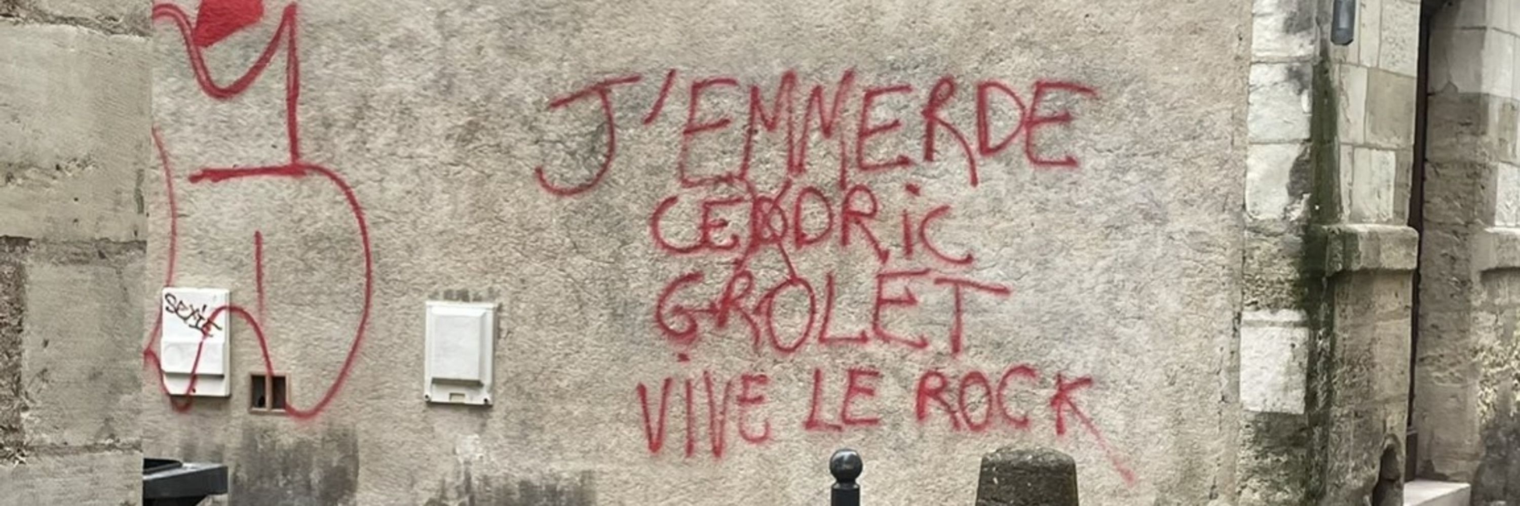 Léo.