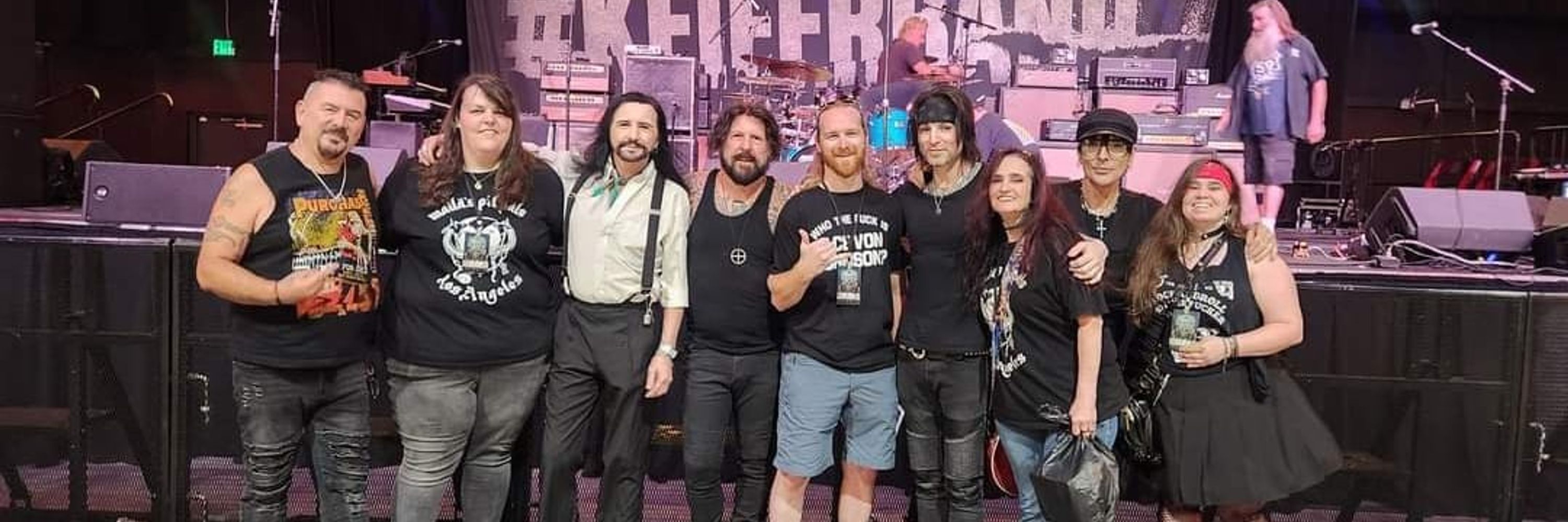 Rogue 🏴‍☠️🐶🎸❤️ 🤘🖕