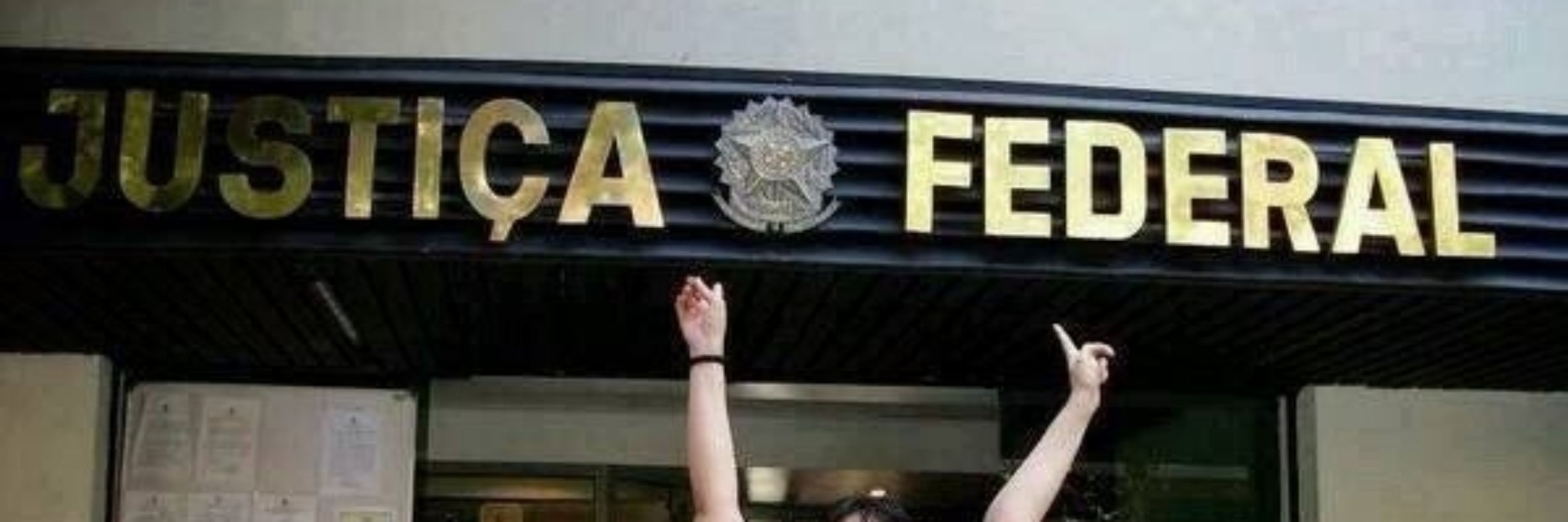 pelé no rosto de rihanna