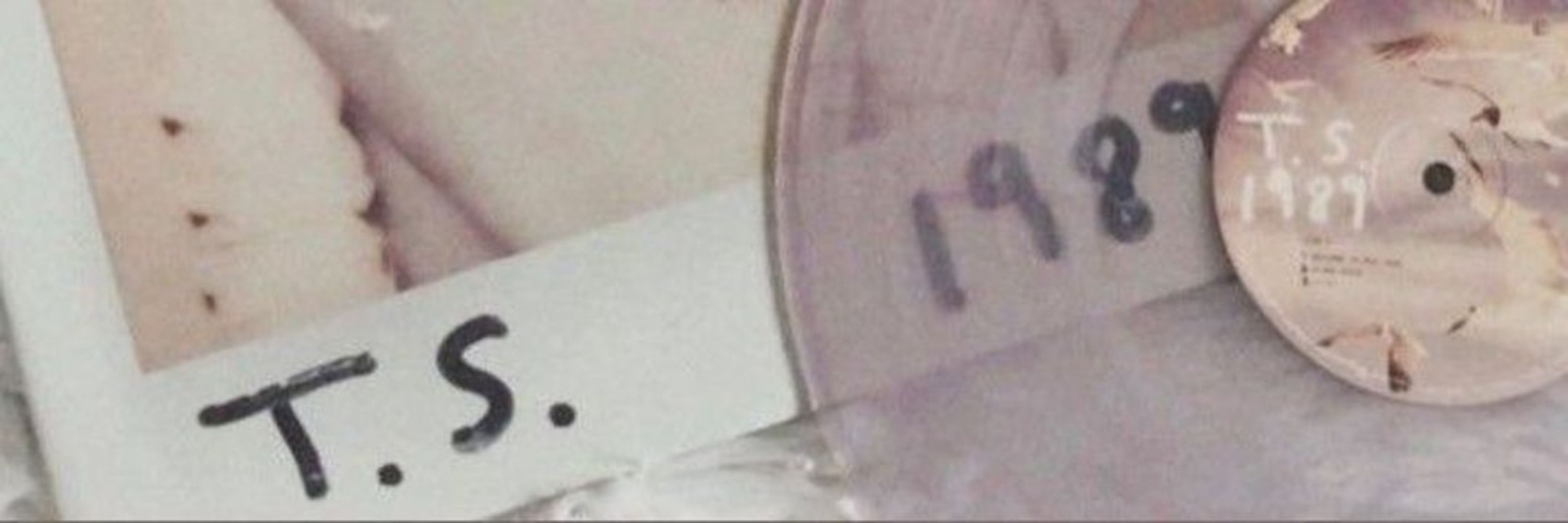 ⋆