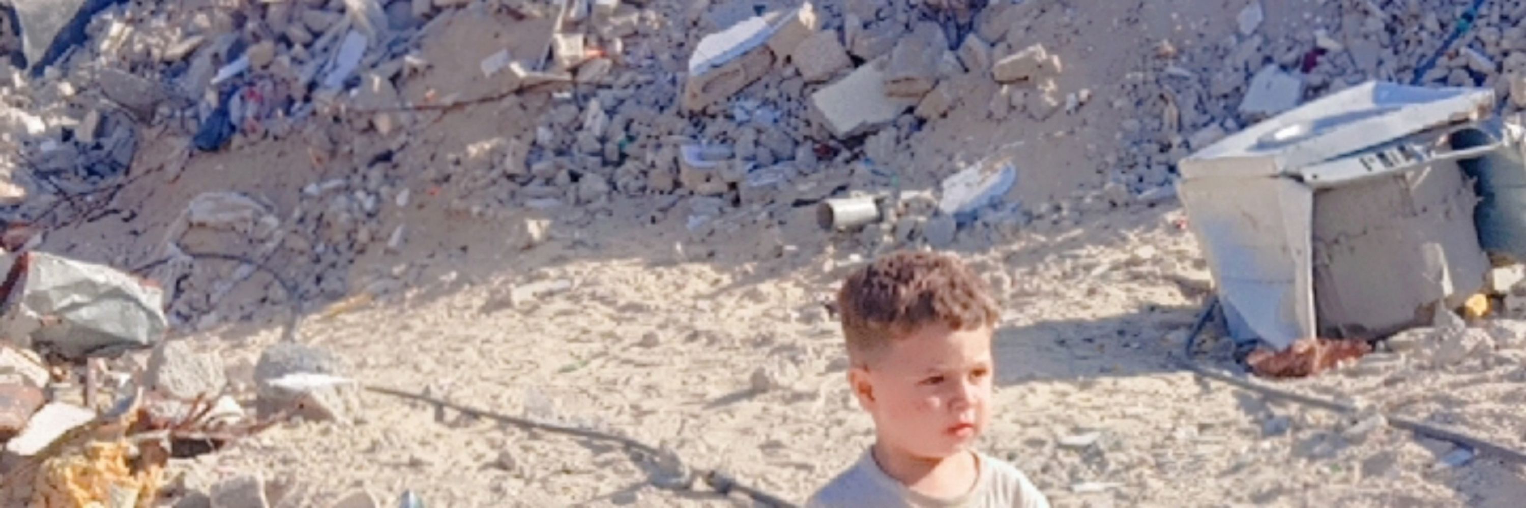 Please help me get out of the Gaza Strip please 🙏🏻🙏🏻💔