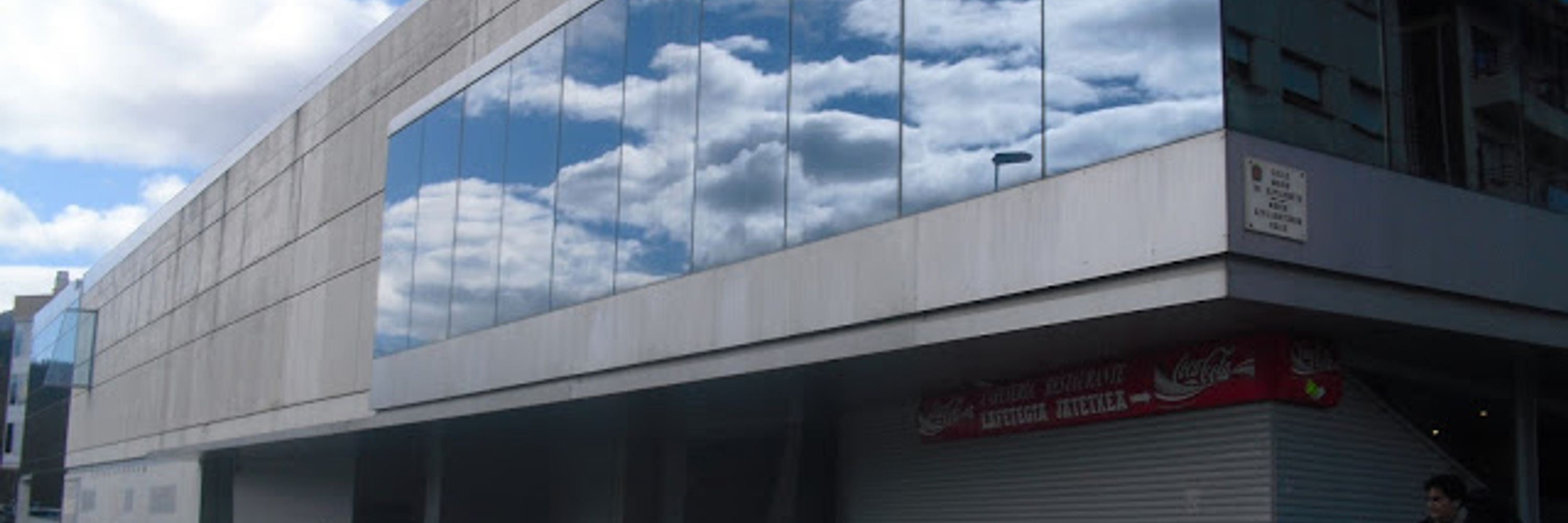 Pabellón Deportivo Municipal "Tierra Estella - Lizarrerria"
