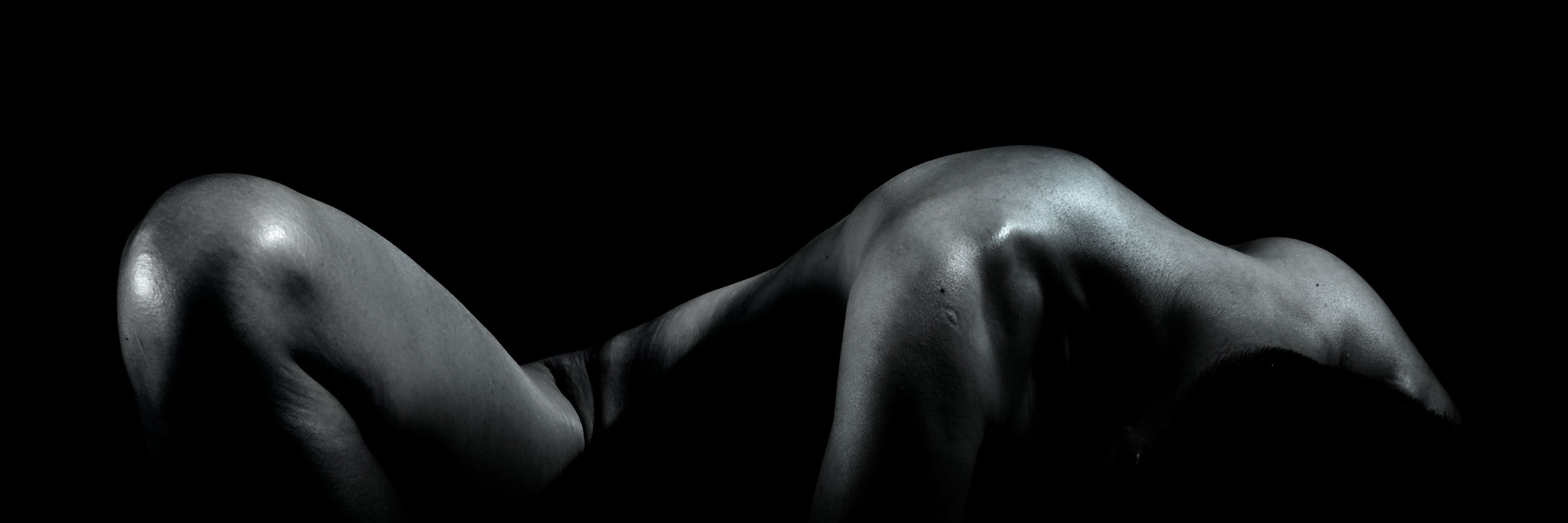 Life Drawing & Bodypaint Model + Guy with Camera