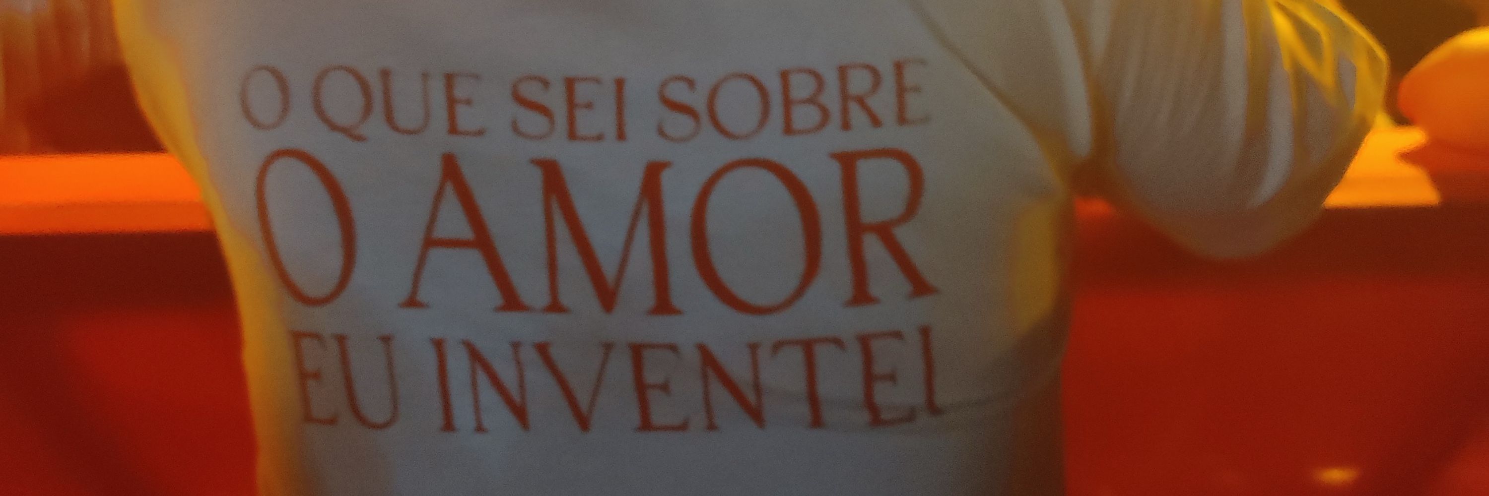 gif do pombo pulando do prédio