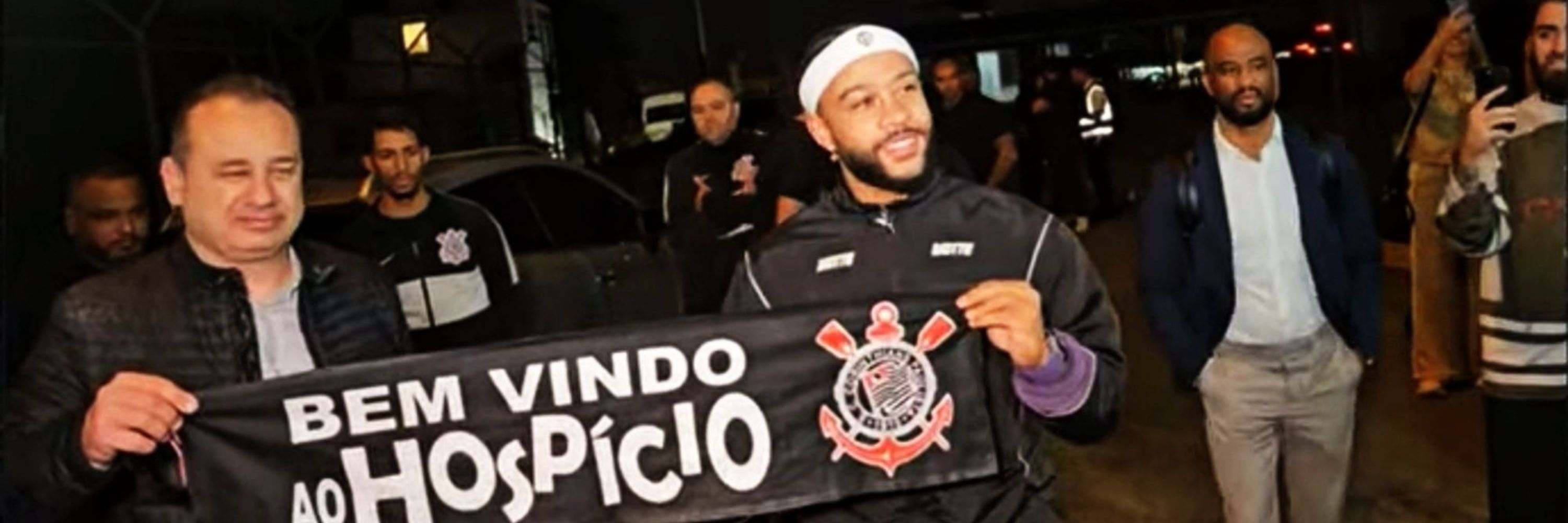Traves escolta du Corinthians
