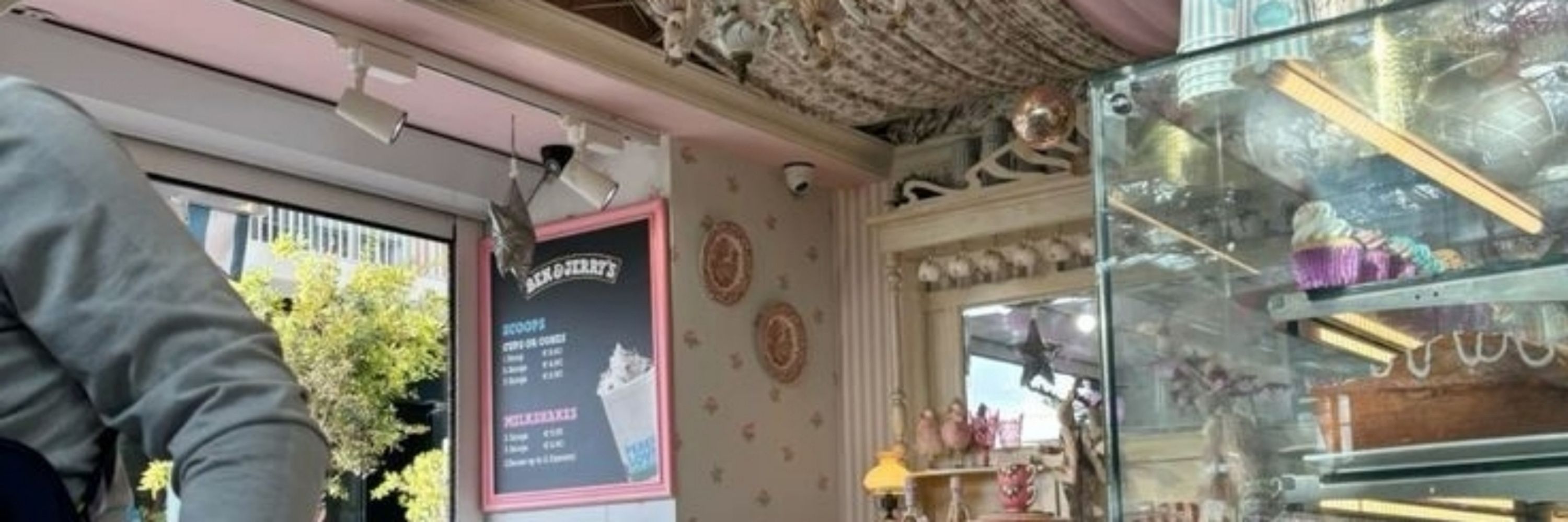 Cat Cakes Cafe