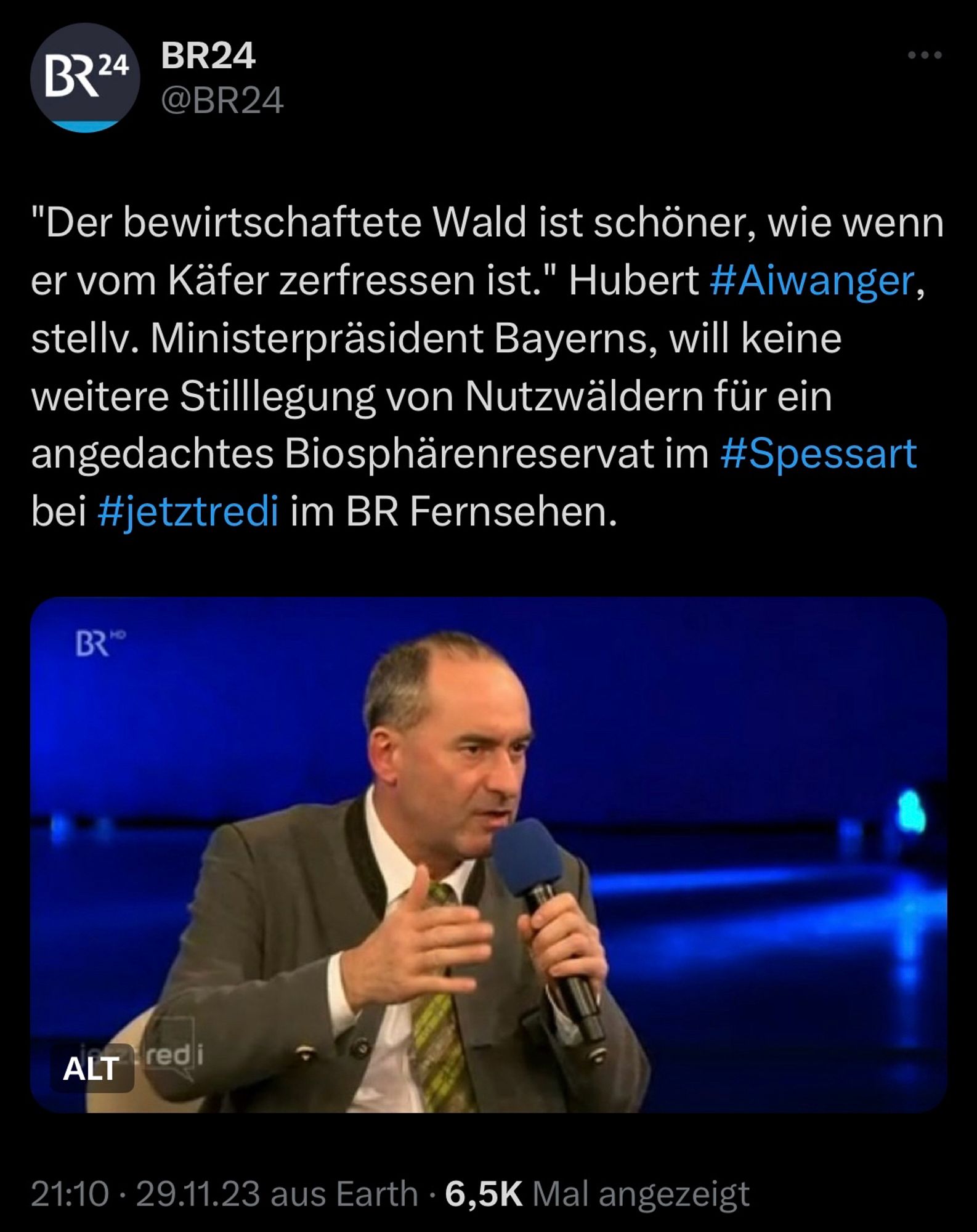 Screenshot @BR24 am 29.11.23 um 21:10 Uhr:
"Der bewirtschaftete Wald ist schöner, wie wenn er vom Käfer zerfressen ist." Hubert #Aiwanger, stellv. Ministerpräsident Bayerns, will keine weitere Stilllegung von Nutzwäldern für ein angedachtes Biosphärenreservat im #Spessart bei #jetztredi im BR Fernsehen.