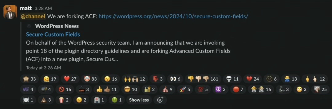 Captura de tela mostrando mensagem do slack com texto “@channel We are forking ACF” postado por Matt. Abaixo dela várias reações com emojis: macaco tapando os olhos com 33, sorriso derretendo com 19, coração com 27, palhaço com 83, surpresa com 16, duas mãos pra cima com 12, olhos arregalados com 6, polegar pra baixo com 161, caveira com 11, coração partido com 24, dedo do meio com 12 e diversas outras. 