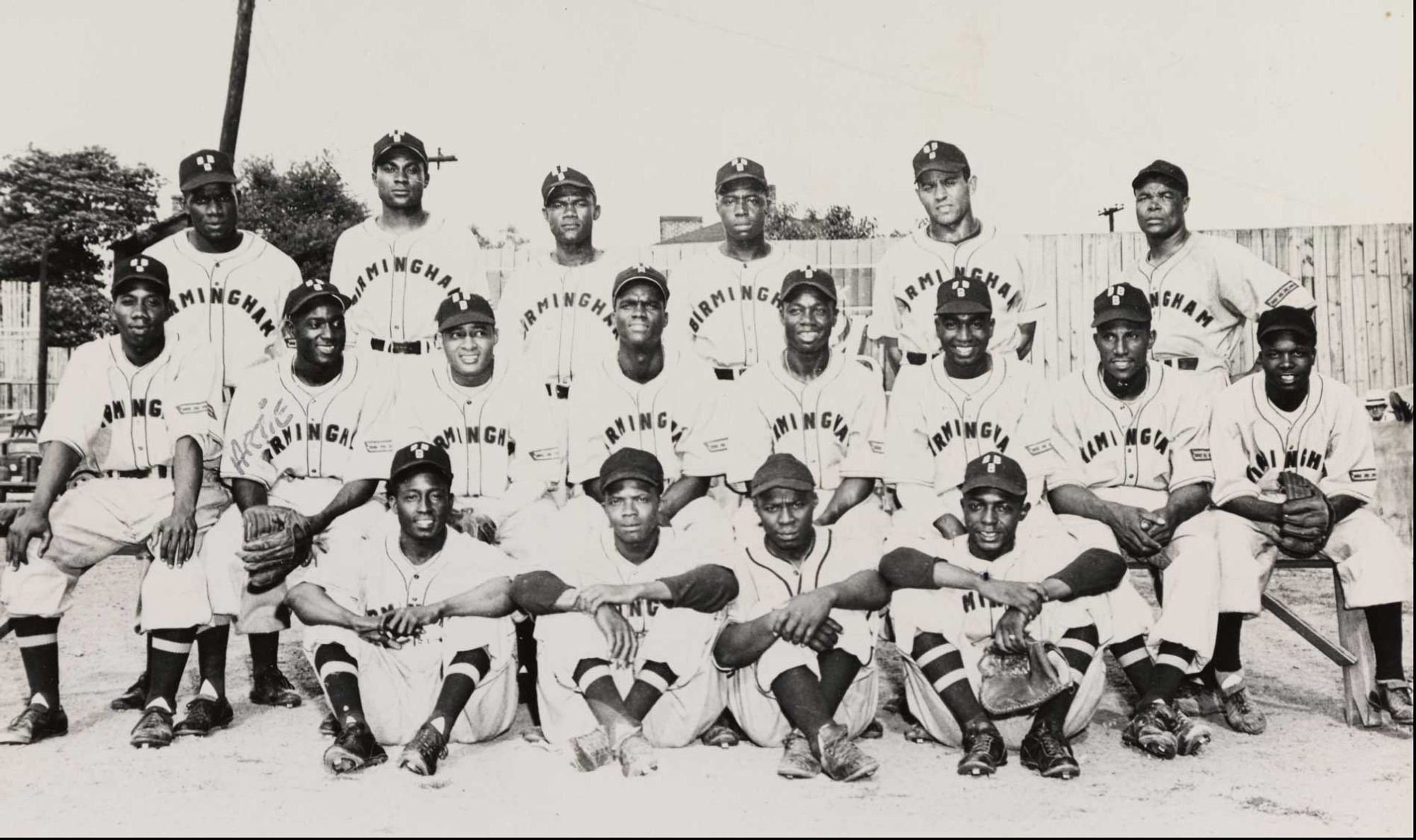 Black and white team photo of the 1948 Birmingham Black Barons, including a young Willie Mays.