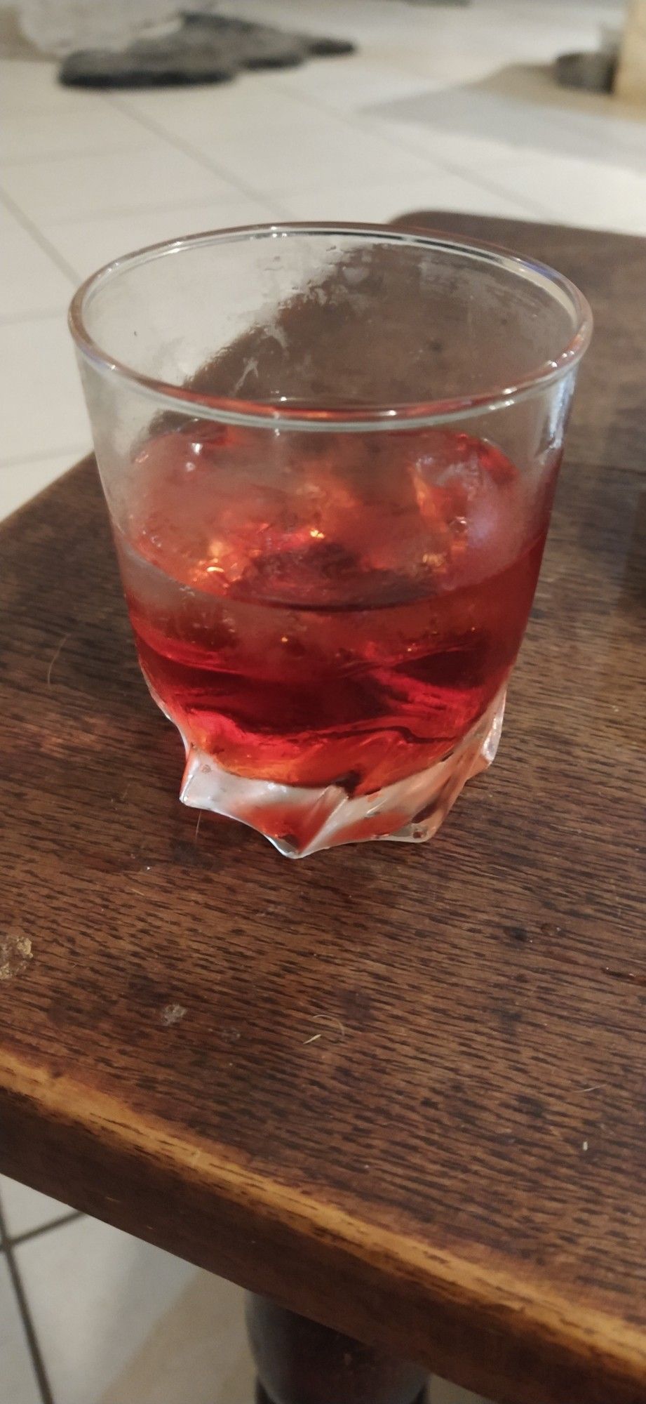 Negroni, vous voyez pas le gros glaçon? C'est normal il est parfaitement transparent