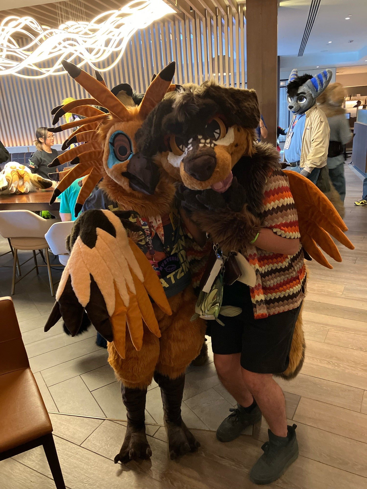 doggy having to squat a little to be next to this rly cool bird suiter