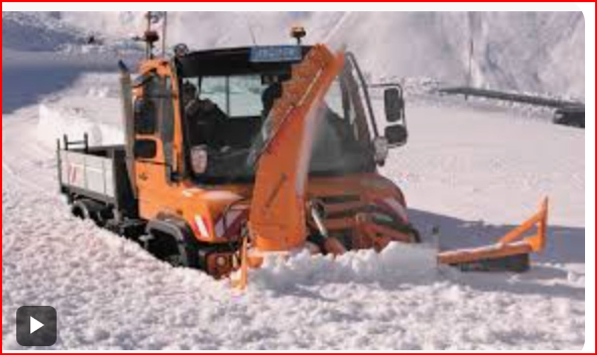 This is of no interest to alt txt brownshirts.

For others, this is Uni-Mog clearing snow like we had when I lived in Wisconsin...