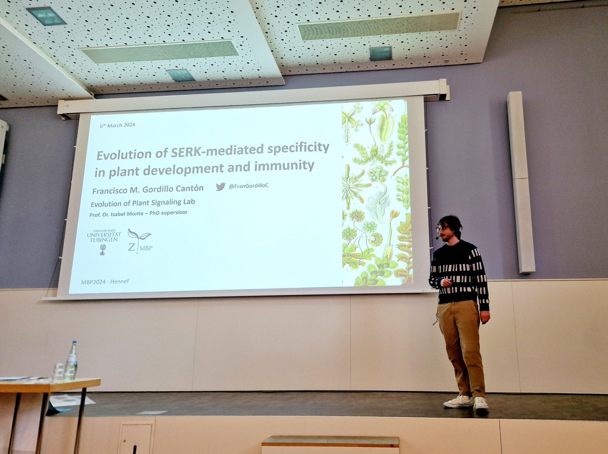 Fran starting his presentation on the " of SERK-mediated specificity in plant development and immunity" in Hennef, at the MBP2024