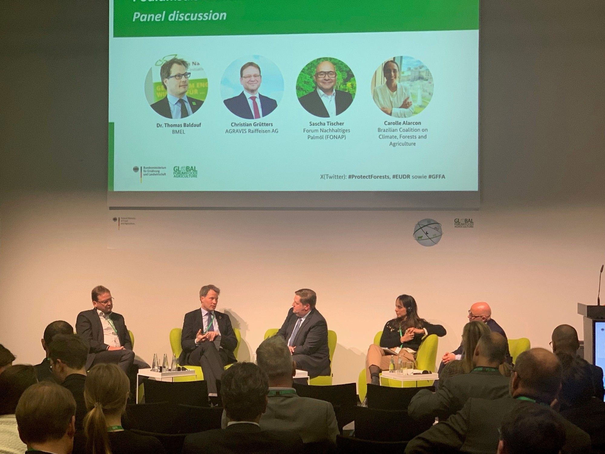 Expertenpanel mit Dr. Thomas Baldauf v omBMEL, Christian Grütters von AGRAVIS Raiffeisen AG, Sascha Tischer von FONAP and Carolle Alarcon der Brazilian Coalition on Climate, Forests and Agriculture