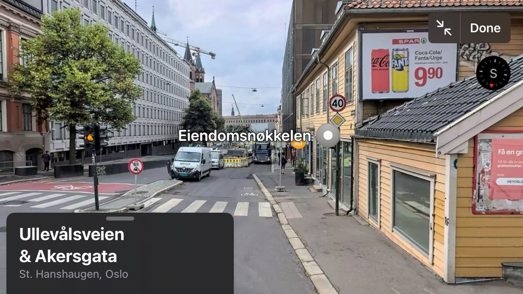 An urban street intersection between Ullevålsveien & Akersgata in Central Oslo with a speed limit sign of 40km/h.