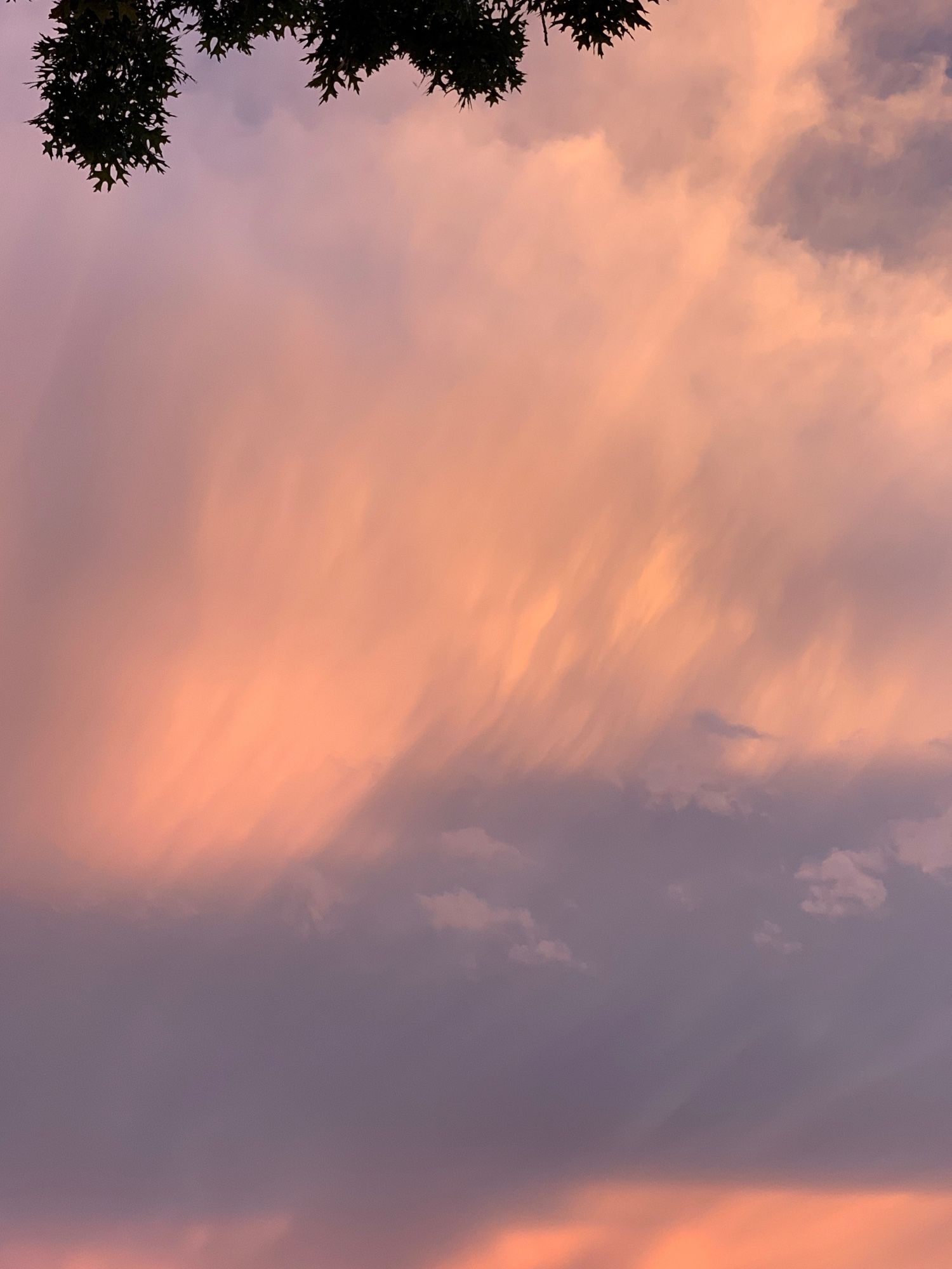 Strange stomclouds, lit from beneath